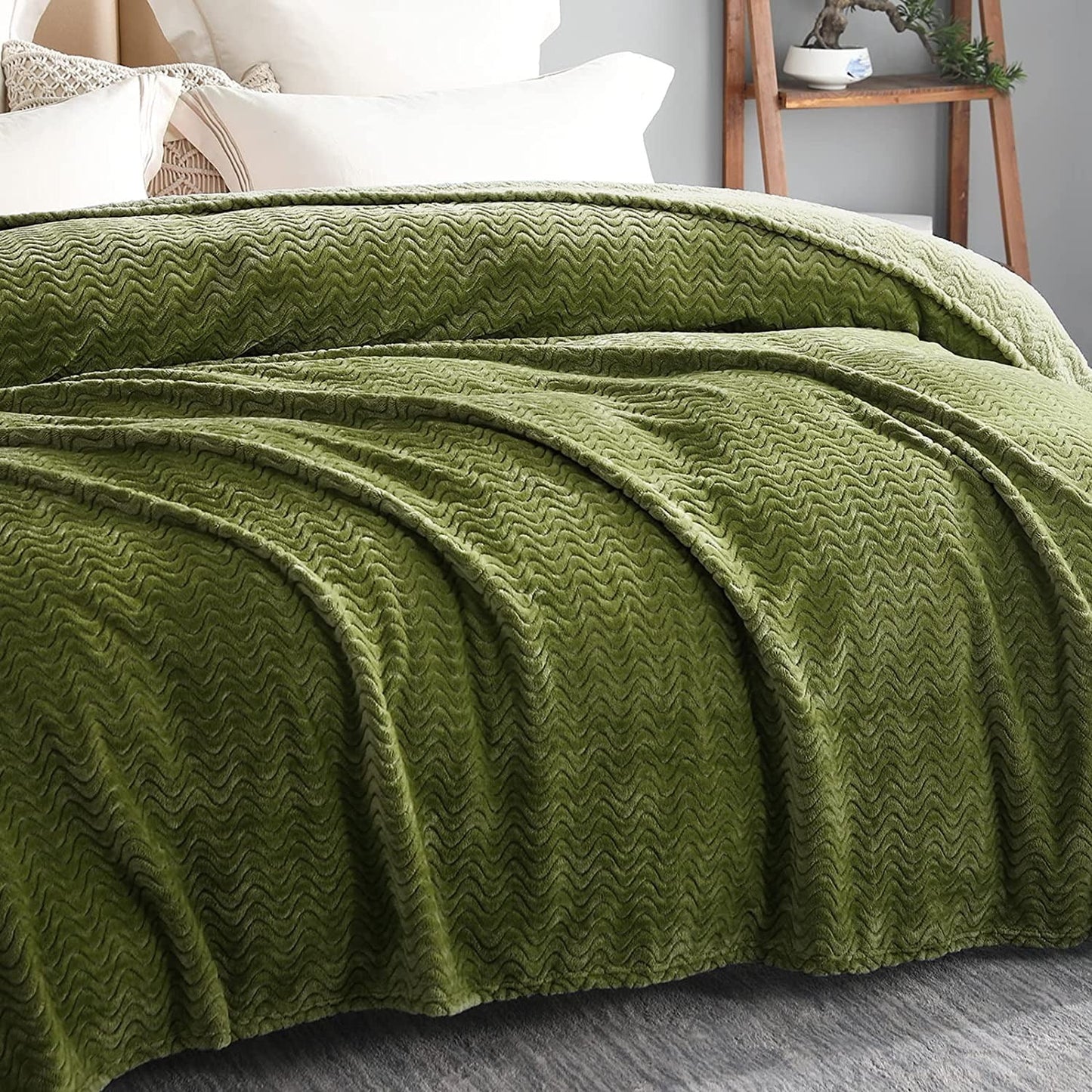 Exclusivo Mezcla King Size Jacquard Weave Wave Pattern Flannel Fleece Velvet Plush Bed Blanket as Bedspread/Coverlet/Bed Cover (90" x 104",Olive Green) - Soft, Lightweight, Warm and Cozy