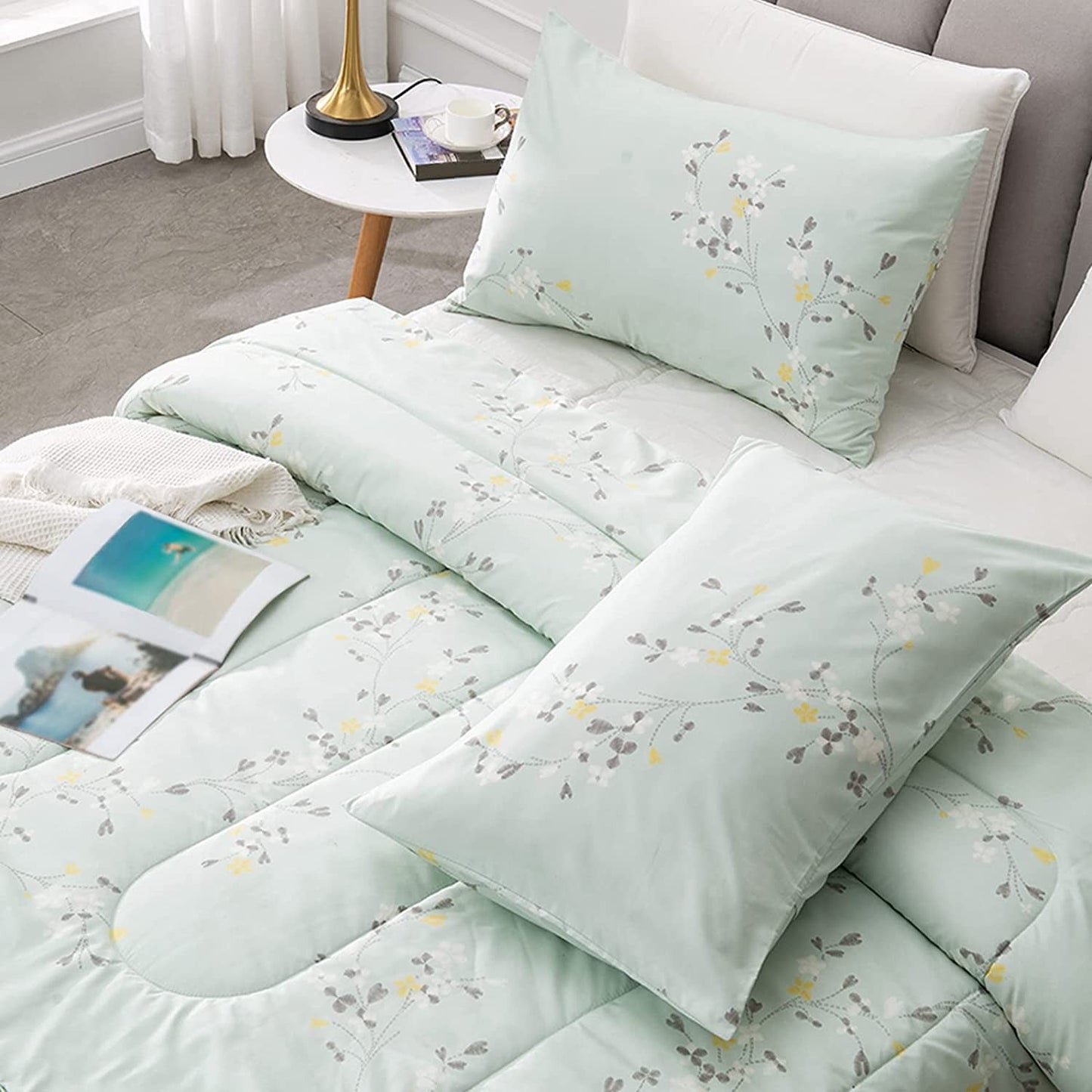 Exclusivo Mezcla 2-Piece Floral Twin Comforter Set, Microfiber Bedding Down Alternative Comforter for All Seasons with 1 Pillow Sham, Milky Green
