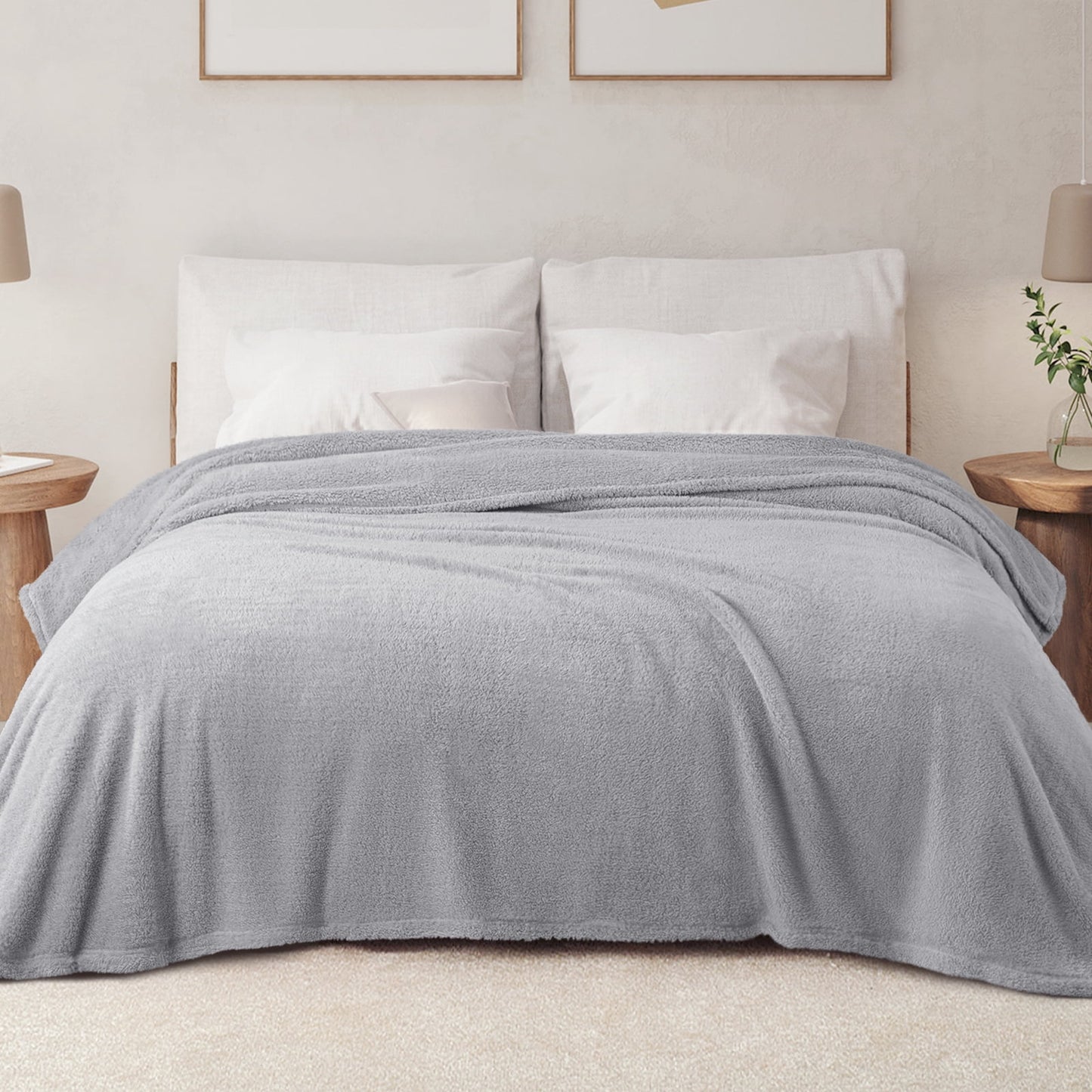 Exclusivo Mezcla King Size Flannel Fleece Blanket, Super Soft Velvet Plush Bed Blanket, Fuzzy Cozy Blankets for All Seasons, 90x104 Inches, Light Grey Blankett