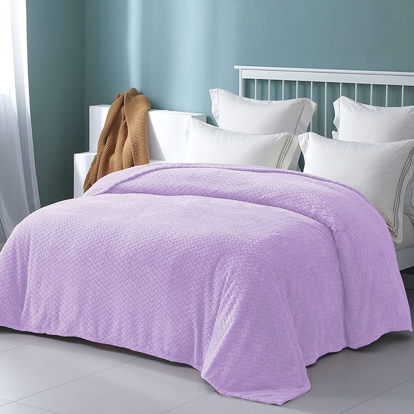 Exclusivo Mezcla Twin Size Flannel Fleece Blanket, 90x66 Inches Soft Jacquard Weave Leaves Pattern Velvet Plush Blanket for Bed, Cozy, Warm, Lightweight and Decorative Lilac Purple Blanket