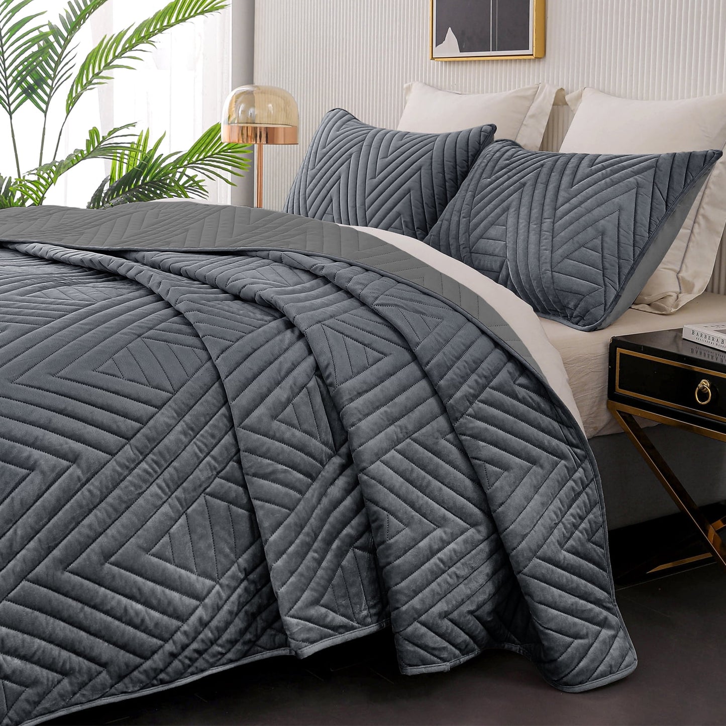 Exclusivo Mezcla Super Plush Velvet Quilts Queen Size with Pillow Shams, Luxury Soft Reversible 3 Piece Bedspreads Coverlet Comforter set for all seasons, Lightweight and Warm, Dark Grey