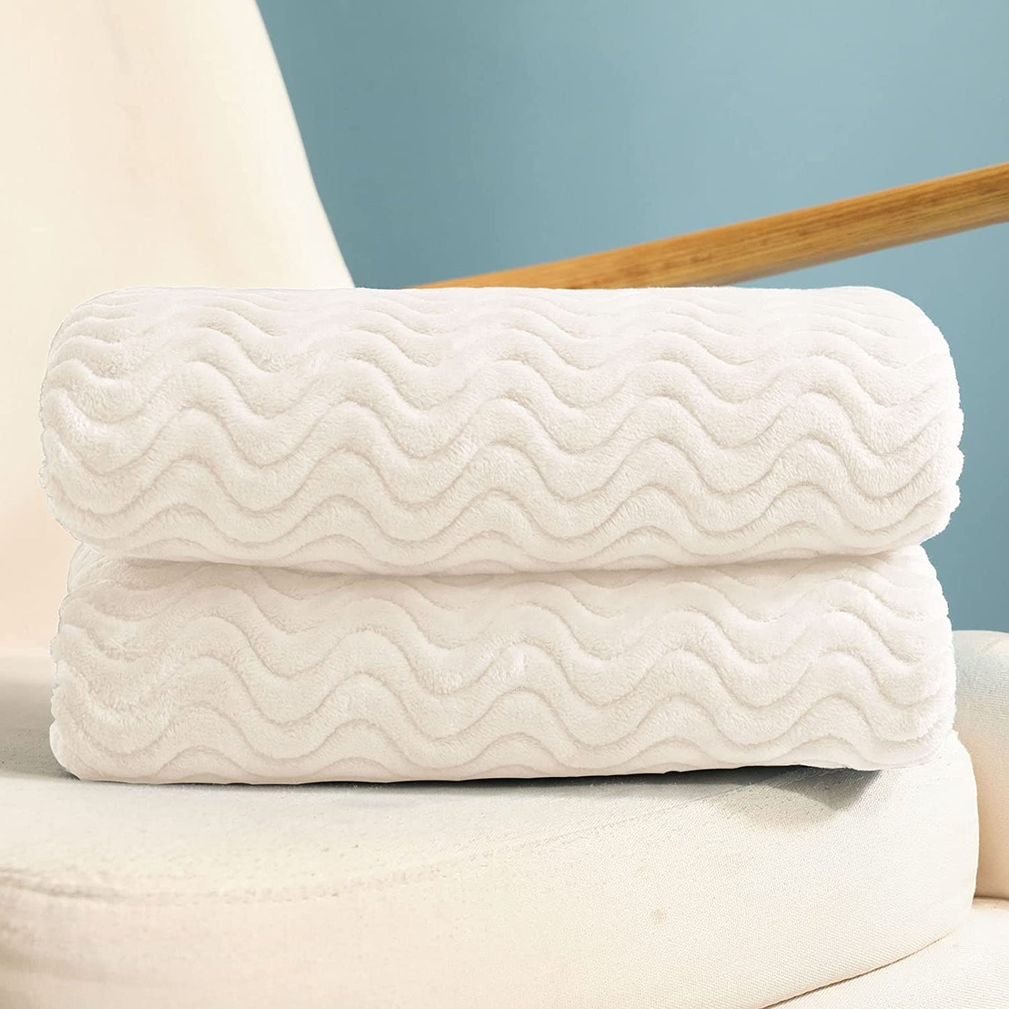Exclusivo Mezcla Large Flannel Fleece Throw Blanket, 50x70 Inches Soft Jacquard Weave Wave Pattern Blanket for Couch, Cozy, Warm, Lightweight and Decorative Off White Blanket