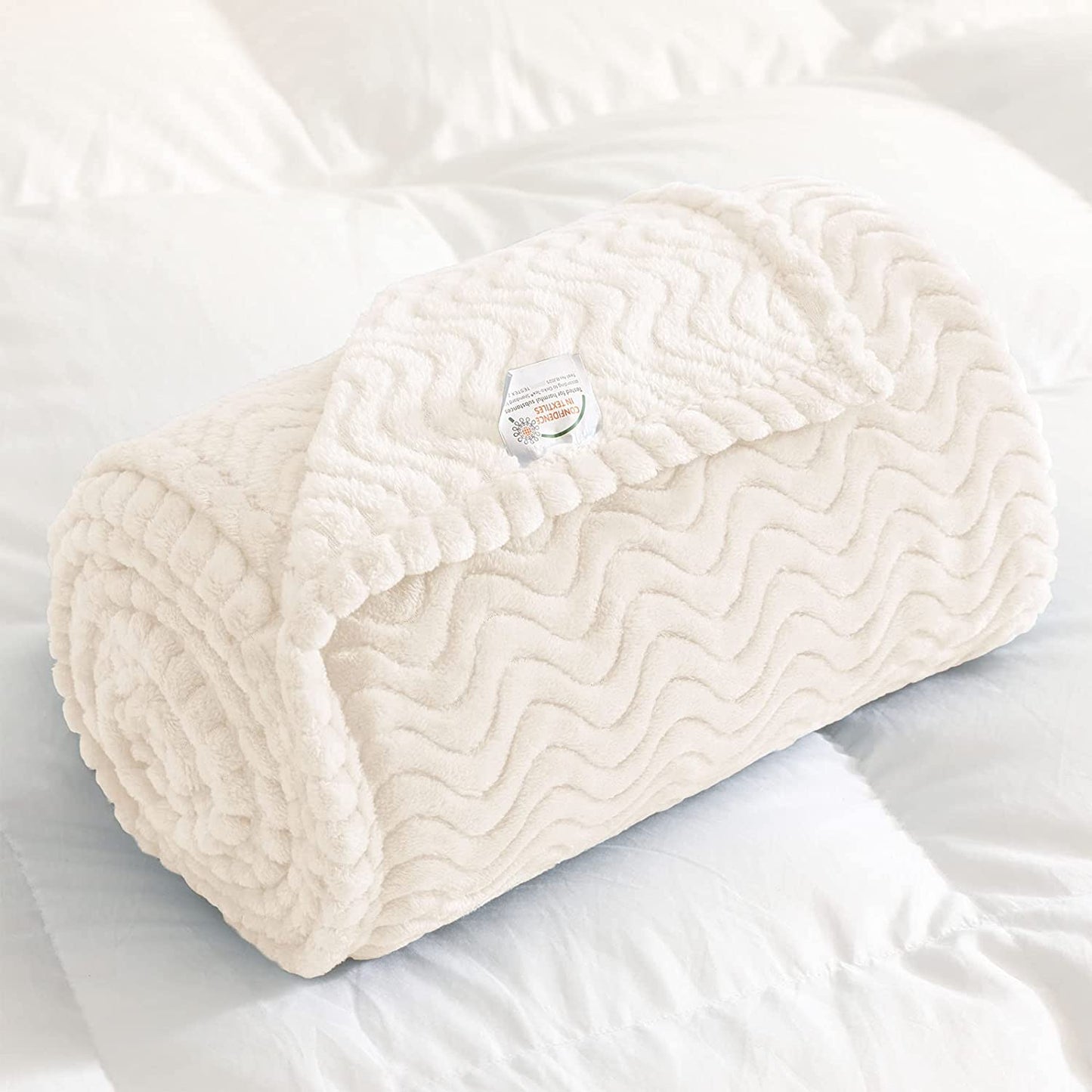 Exclusivo Mezcla Large Flannel Fleece Throw Blanket, 50x70 Inches Soft Jacquard Weave Wave Pattern Blanket for Couch, Cozy, Warm, Lightweight and Decorative Off White Blanket