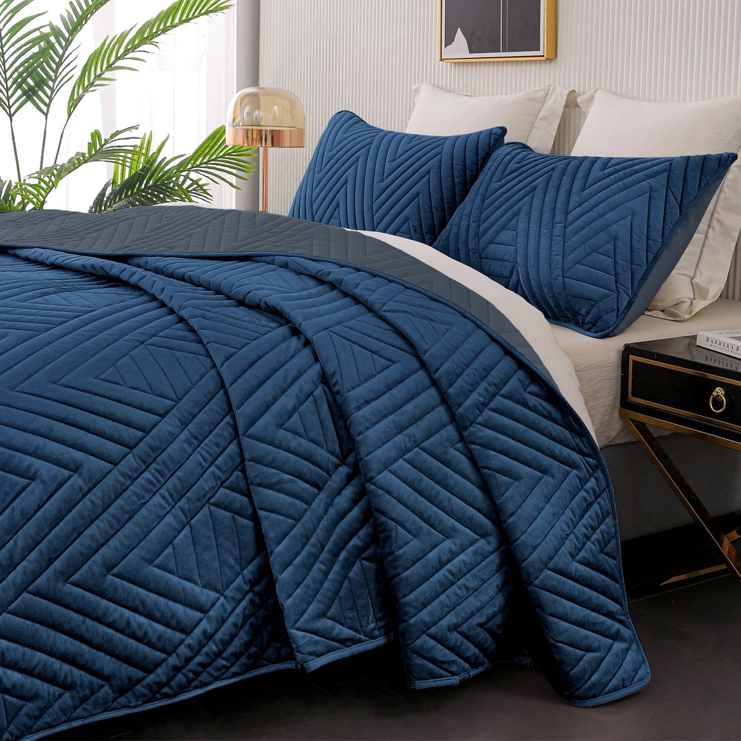 Exclusivo Mezcla Super Plush Velvet Quilts Queen Size with Pillow Shams, Luxury Soft Reversible 3 Piece Bedspreads Coverlet Comforter set for all seasons, Lightweight and Warm, Navy Blue