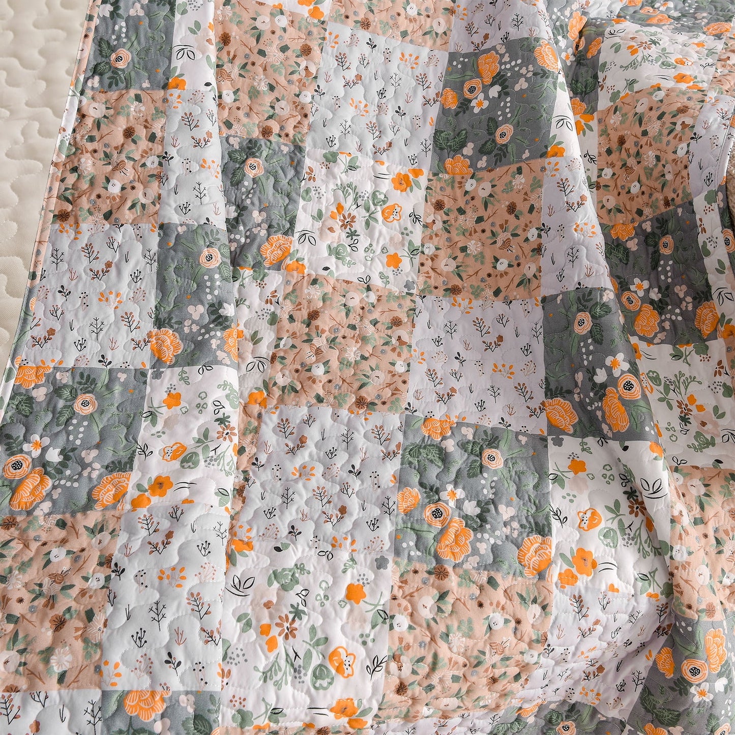 Exclusivo Mezcla Microfiber Boho Patchwork Pattern Quilted Throw Blanket for Bed, Soft and Lightweight Throw Quilt (60"x 80",Camel)