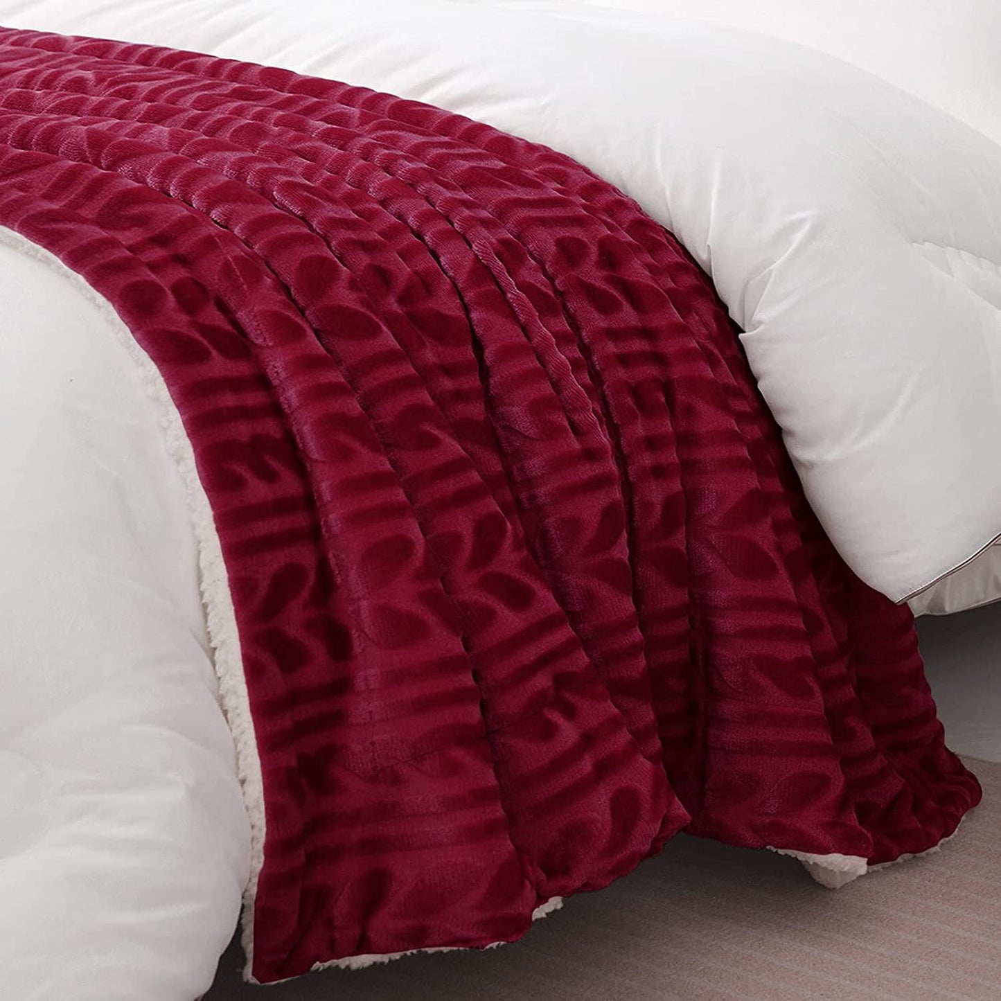 Exclusivo Mezcla 50"x70" Sherpa Fleece Throw Blanket, Reversible Velvet Plush Blankets and Soft Throws for Couch, Sofa, Bed, Super Cozy Thick and Warm, Deep Red