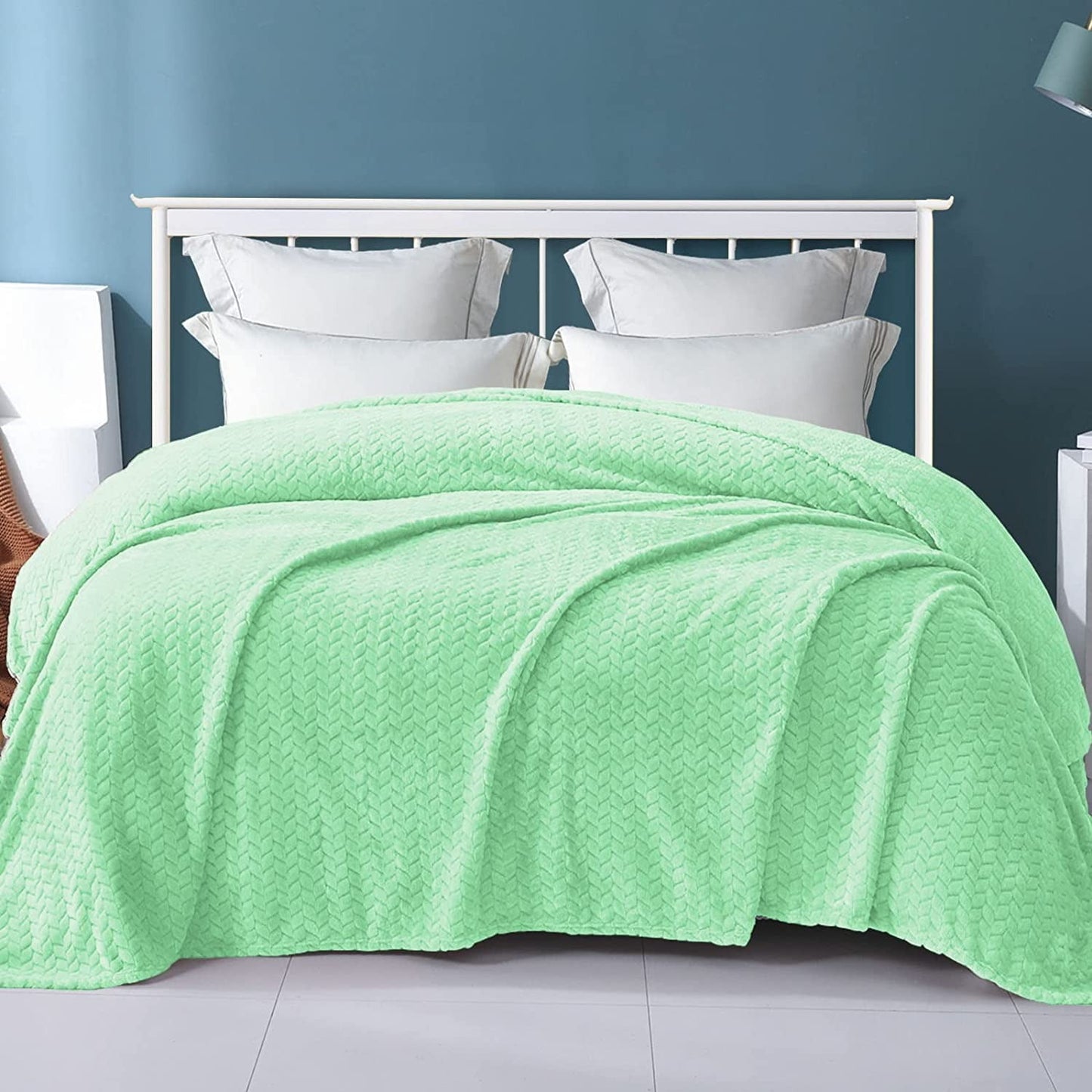 Exclusivo Mezcla King Size Flannel Fleece Blanket, 90x104 Inches Soft Jacquard Weave Leaves Pattern Velvet Plush Blanket for Bed, Cozy, Warm, Lightweight and Decorative Mint Blanket