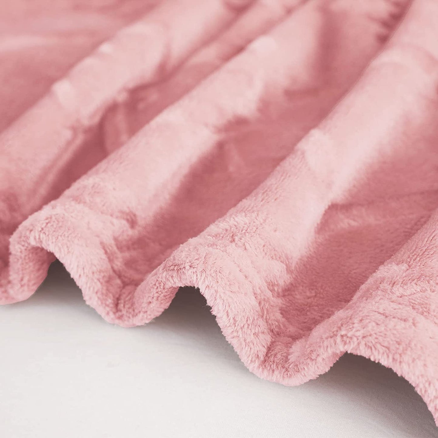 Exclusivo Mezcla King Size Soft Bed Blanket, Warm Fuzzy Luxury Bed Blankets, Decorative Geometry Pattern Plush Throw Blanket for Bed, 90x104 Inches, Pink
