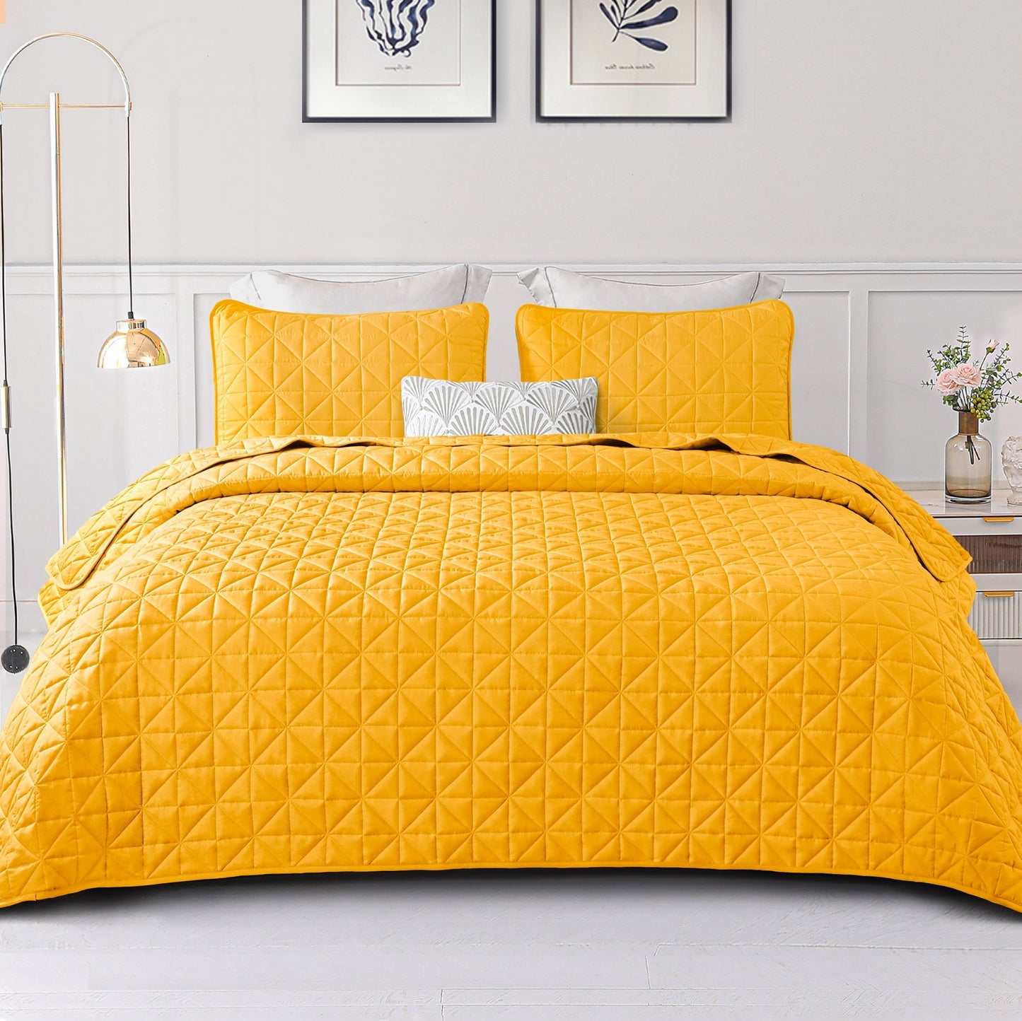 Exclusivo Mezcla King Size Quilt Bedding Set for All Seasons, Lightweight Soft Yellow Quilts King Size Bedspreads Coverlets Bed Cover with Geometric Stitched Pattern, (1 Quilt, 2 Pillow Shams)
