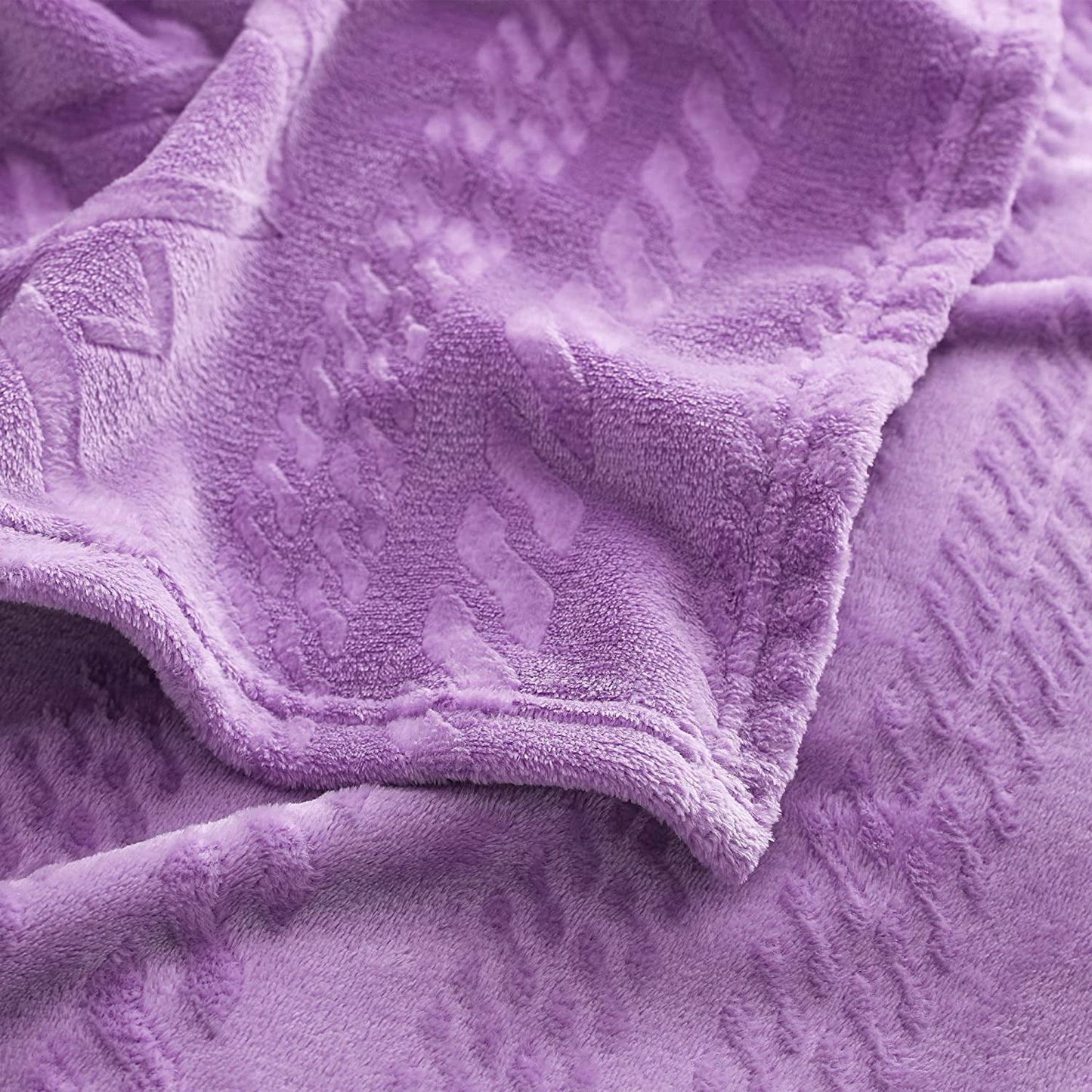 Exclusivo Mezcla King Size Soft Bed Blanket, Warm Fuzzy Luxury Bed Blankets, Decorative Geometry Pattern Plush Throw Blanket for Bed, 90x104 Inches, Lilac Purple