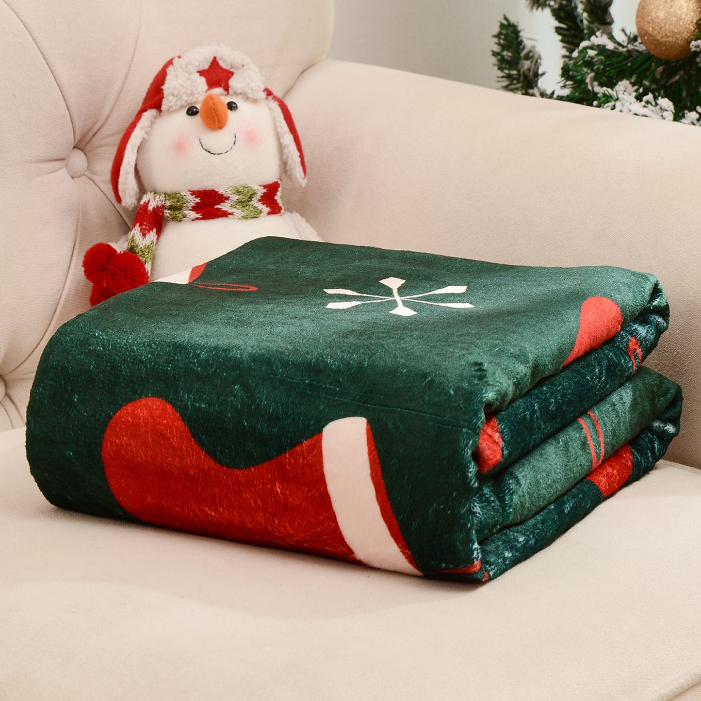 Exclusivo Mezcla Christmas Blanket, Green Flannel Fleece Blanket with Stockings Pattern, Super Soft and Warm Holiday Throw Blanket for Couch, Bed and Sofa, 50x60 inches