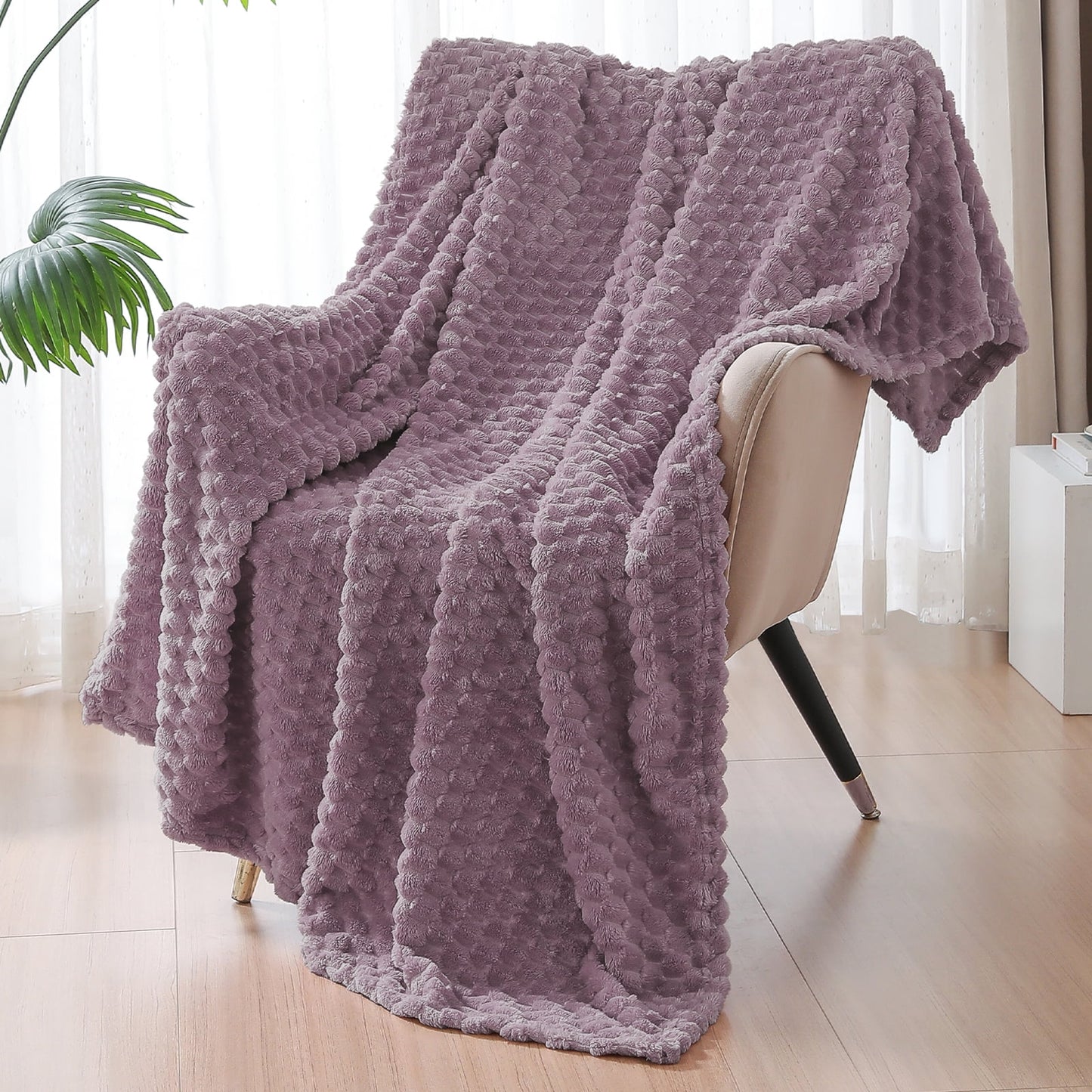 Exclusivo Mezcla Extra Large Soft Fleece Throw Blanket, 50x70 Inches 3D Clouds Stylish Jacquard Throw Blanket for Couch, Cozy Soft Lightweight for All Season, Grayish Purple Blanket