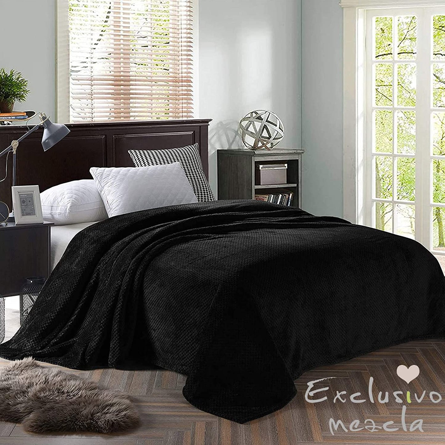 Exclusivo Mezcla Waffle Textured Soft Fleece Blanket, King Size Bed Blanket, Cozy Warm and Lightweight (Black, 90x104 inches)