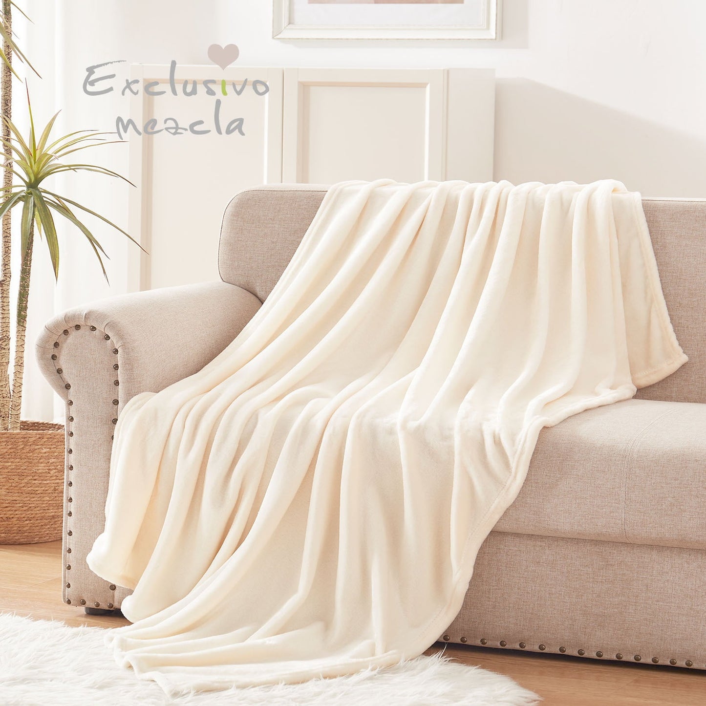 Exclusivo Mezcla Fleece Throw Blanket for Couch/Sofa/Bed,Plush Soft Blankets and Throws,Lightweight and Cozy-50" x 60" ( Ivory )