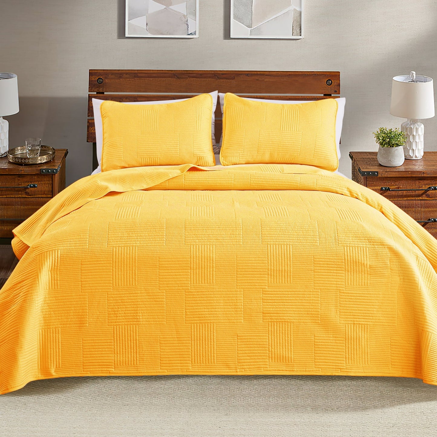 Exclusivo Mezcla Queen Quilt Set, Soft and Lightweight Bedspreads Coverlet with Striped Pattern, Bedding Sets with 2 Pillow Shams, Reversible Bed Cover for All Seasons, 96x90 Inches, Yellow Grid