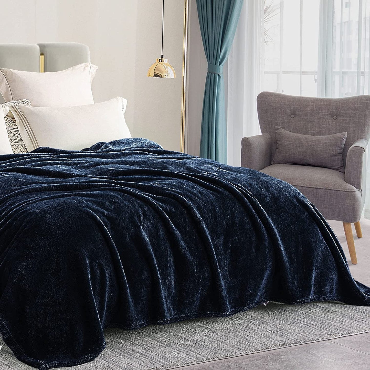 Exclusivo Mezcla Plush Fuzzy Fleece King Size Bed Blanket, Super Soft Fluffy and Thick Blankets for Travel Bed and Couch (Navy Blue, 90x104 inches)