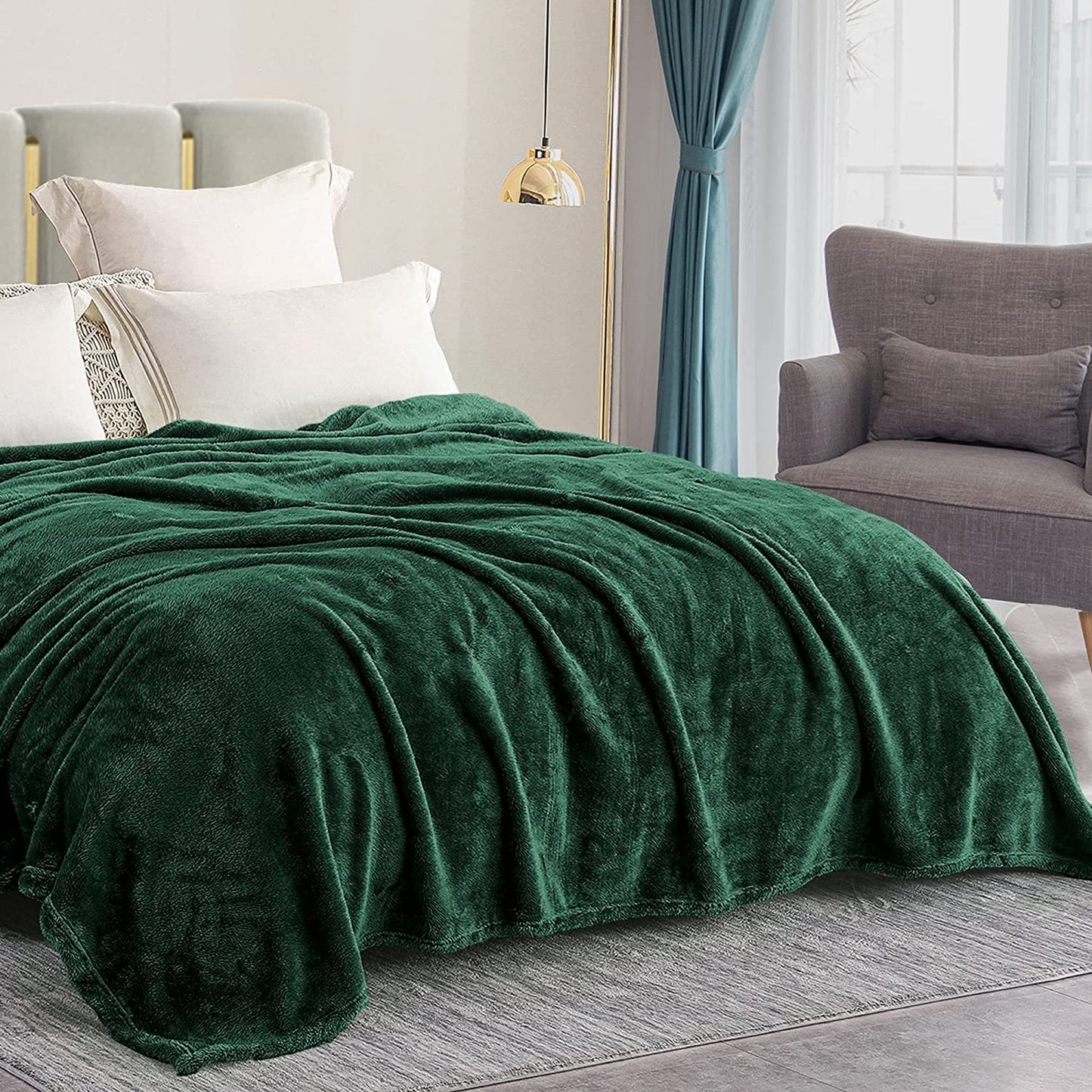 Exclusivo Mezcla Plush Fuzzy Fleece King Size Bed Blanket, Super Soft Fluffy and Thick Blankets for Travel Bed and Couch (Forest Green, 90x104 inches)