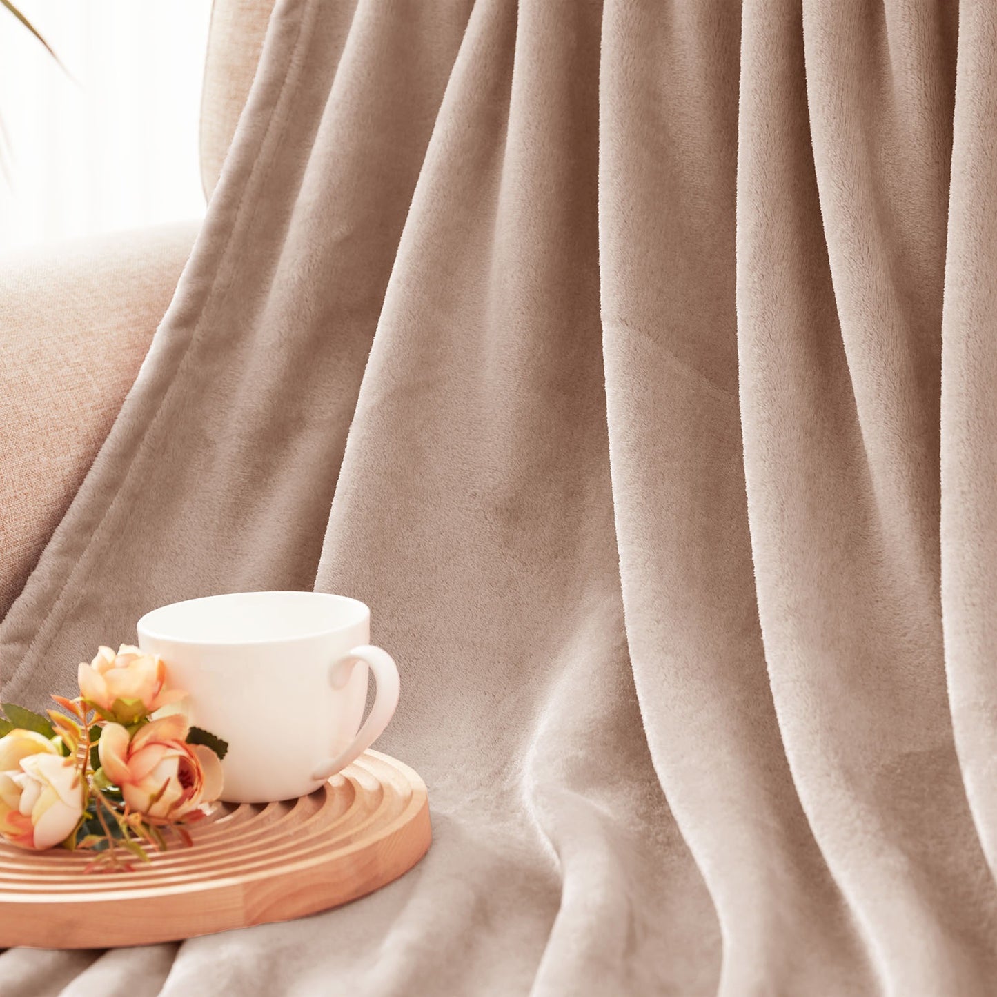 Exclusivo Mezcla Fleece Throw Blanket for Couch/Sofa/Bed,Plush Soft Blankets and Throws,Lightweight and Cozy-50" x 70" (Camel)