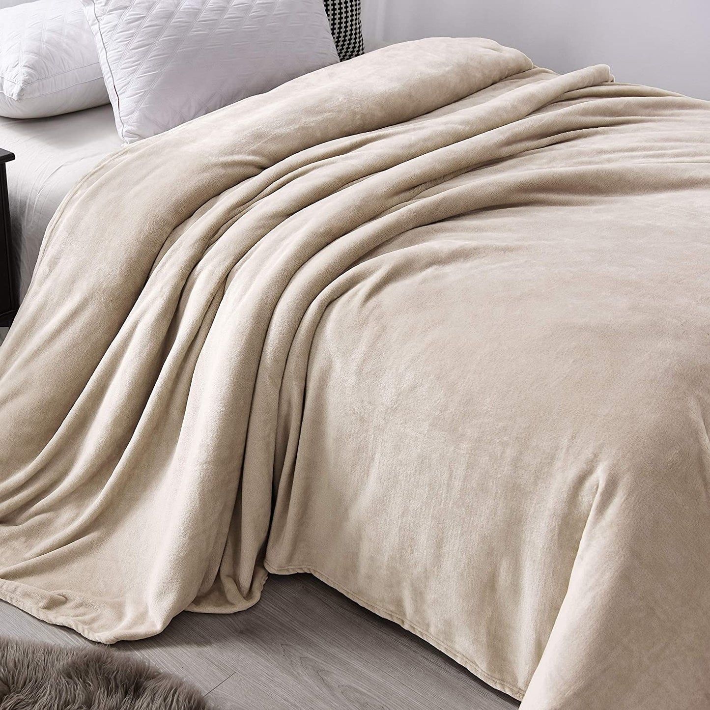 Exclusivo Mezcla Queen Size Flannel Fleece Velvet Plush Bed Blanket as Bedspread, Coverlet, Bed Cover (90x90 inches, Camel) Soft, Lightweight, Warm and Cozy