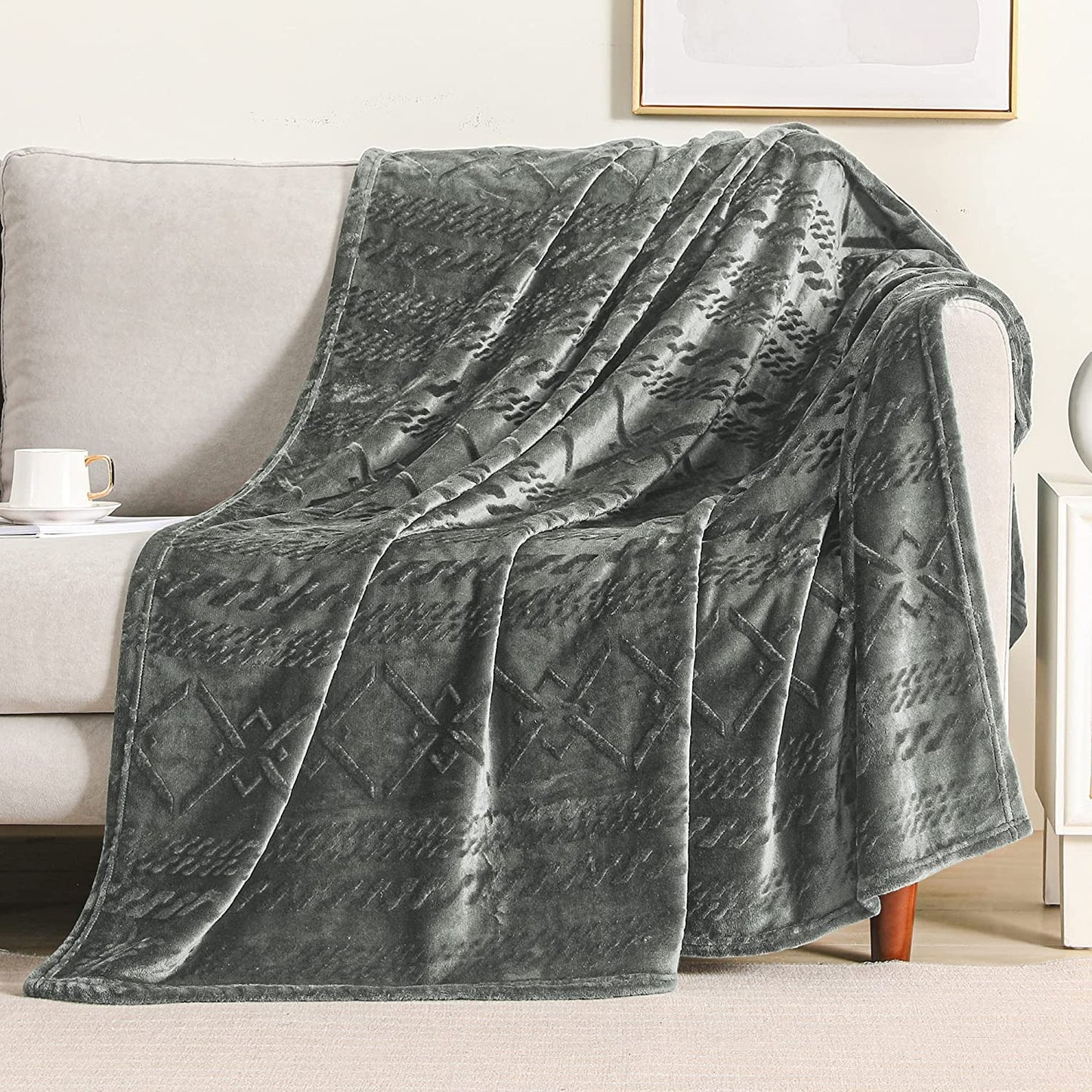 Exclusivo Mezcla Soft Throw Blanket, Large Fuzzy Fleece Blanket, Decorative Geometry Pattern Plush Throw Blanket for Couch/Sofa/Bed, 50x60 Inches, Dark Grey