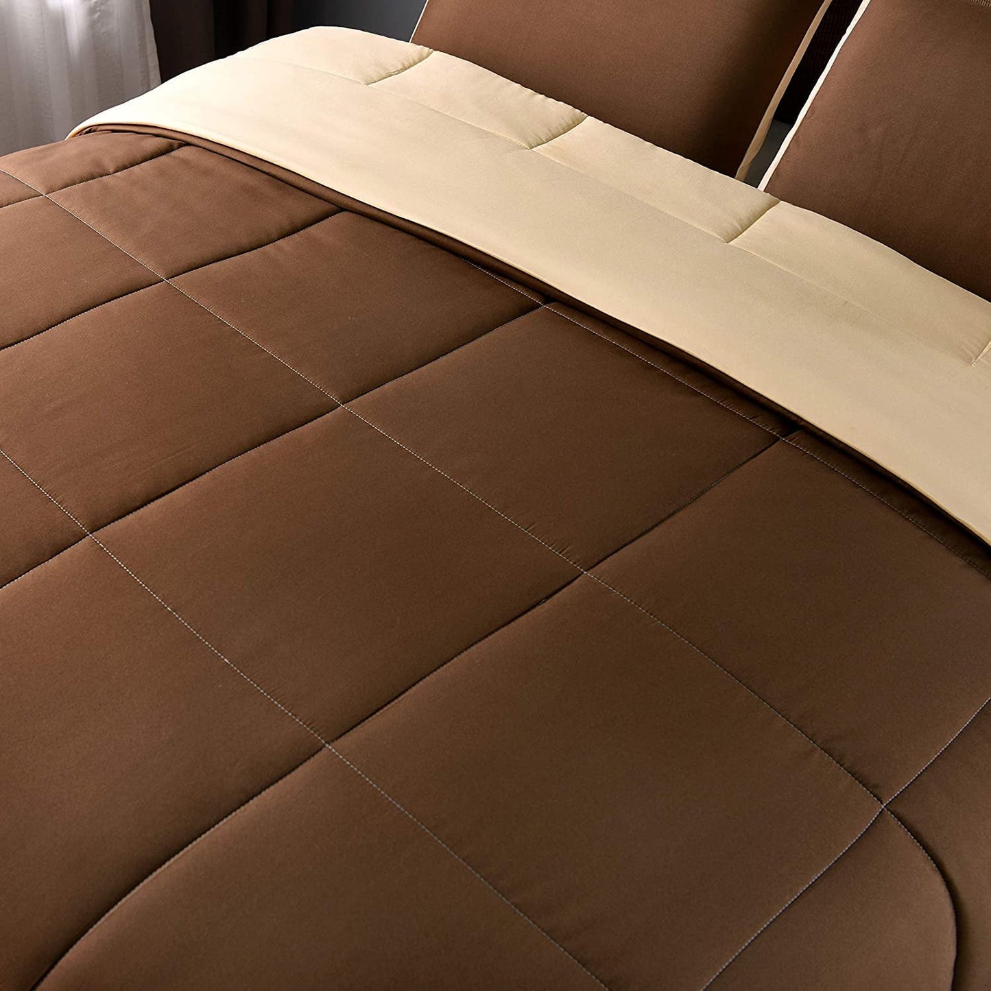 Exclusivo Mezcla Lightweight Reversible 3-Piece Comforter Set All Seasons, Down Alternative Comforter with 2 Pillow Shams, Queen Size, Brown/ Khaki