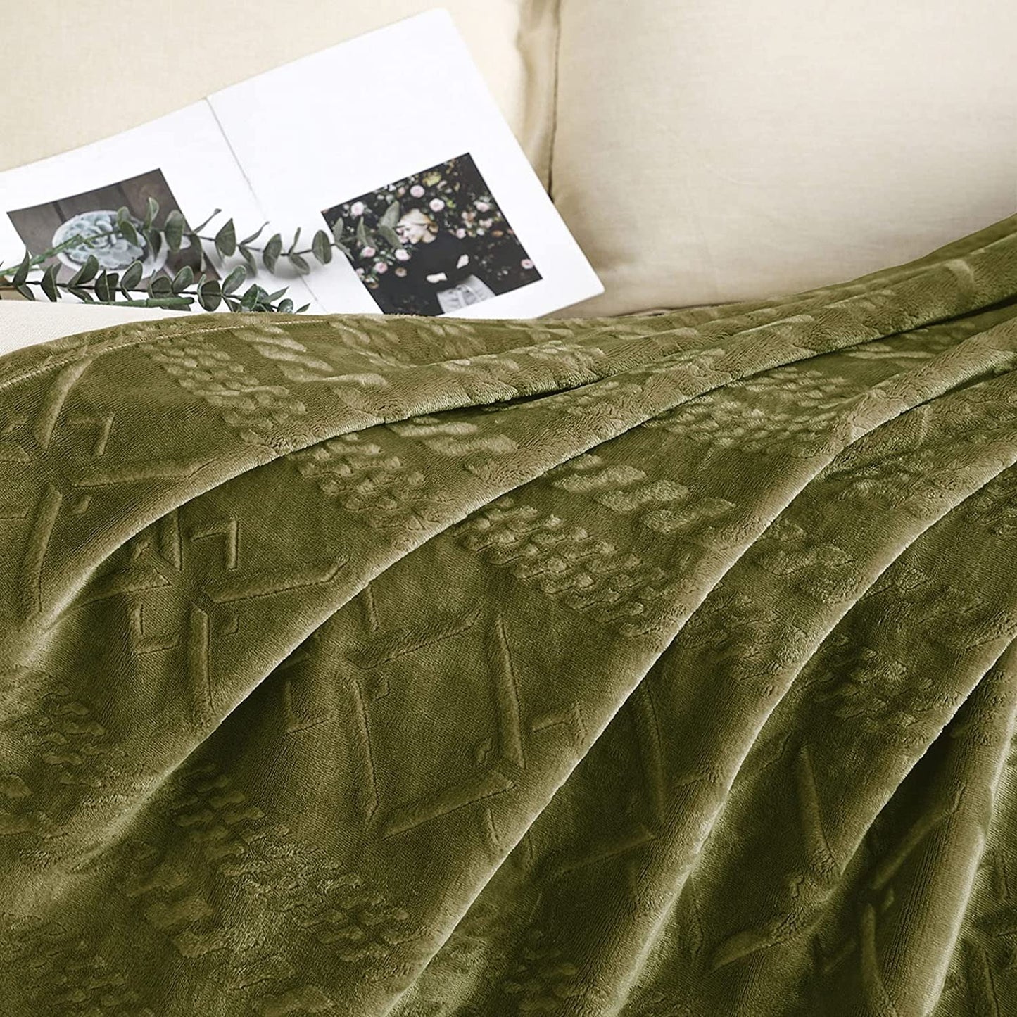 Exclusivo Mezcla Soft Throw Blanket, Large Fuzzy Fleece Blanket, Decorative Geometry Pattern Plush Throw Blanket for Couch/Sofa/Bed, 50x60 Inches, Green