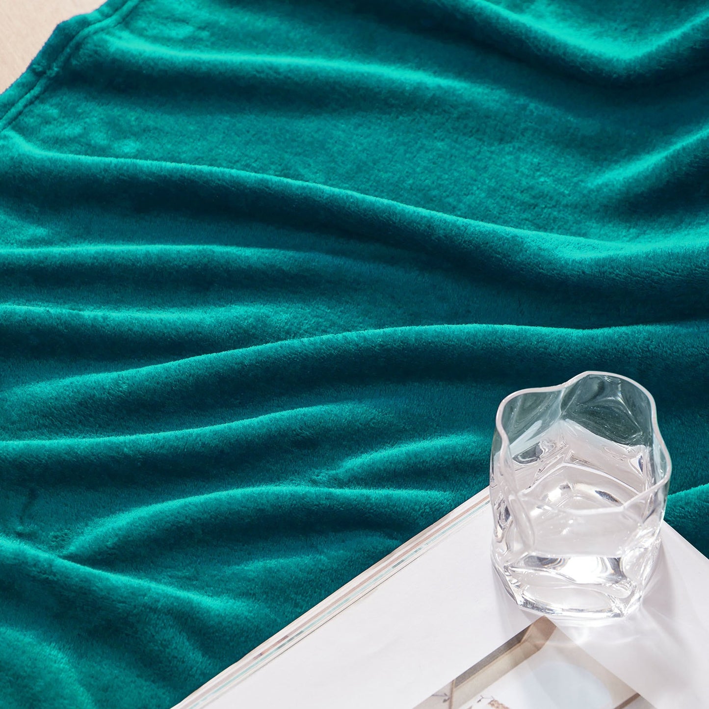 Exclusivo Mezcla Fleece Throw Blanket for Couch/Sofa/Bed,Plush Soft Blankets and Throws,Lightweight and Cozy-50" x 70" (Teal)