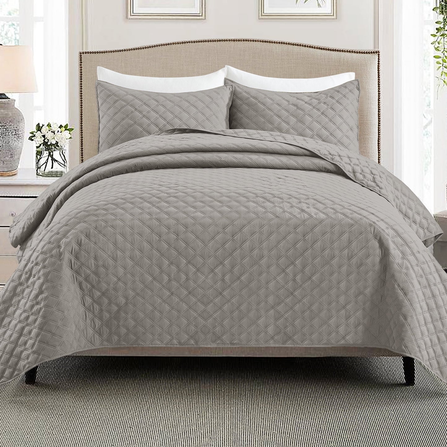 Exclusivo Mezcla 3-Piece Light Gray Queen Size Quilt Set, Box Pattern Ultrasonic Lightweight and Soft Quilts/Bedspreads/Coverlets/Bedding Set (1 Quilt, 2 Pillow Shams) for All Seasons