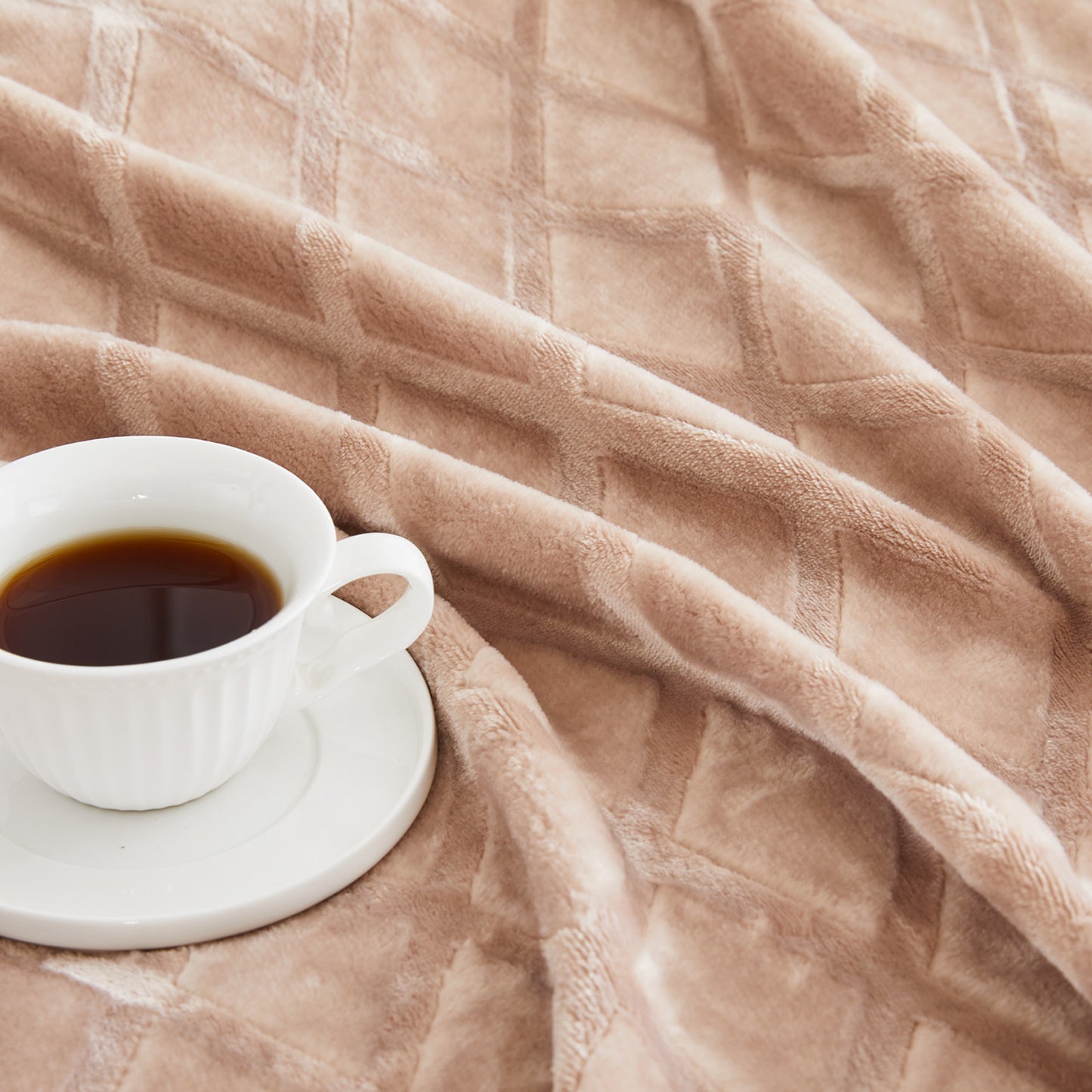Exclusivo Mezcla Large Soft Throw Blanket for Couch, 50x70 Inches Diamond Geometry Pattern Velvet Fleece Blanket, Cozy, Warm and Lightweight Camel Blanket