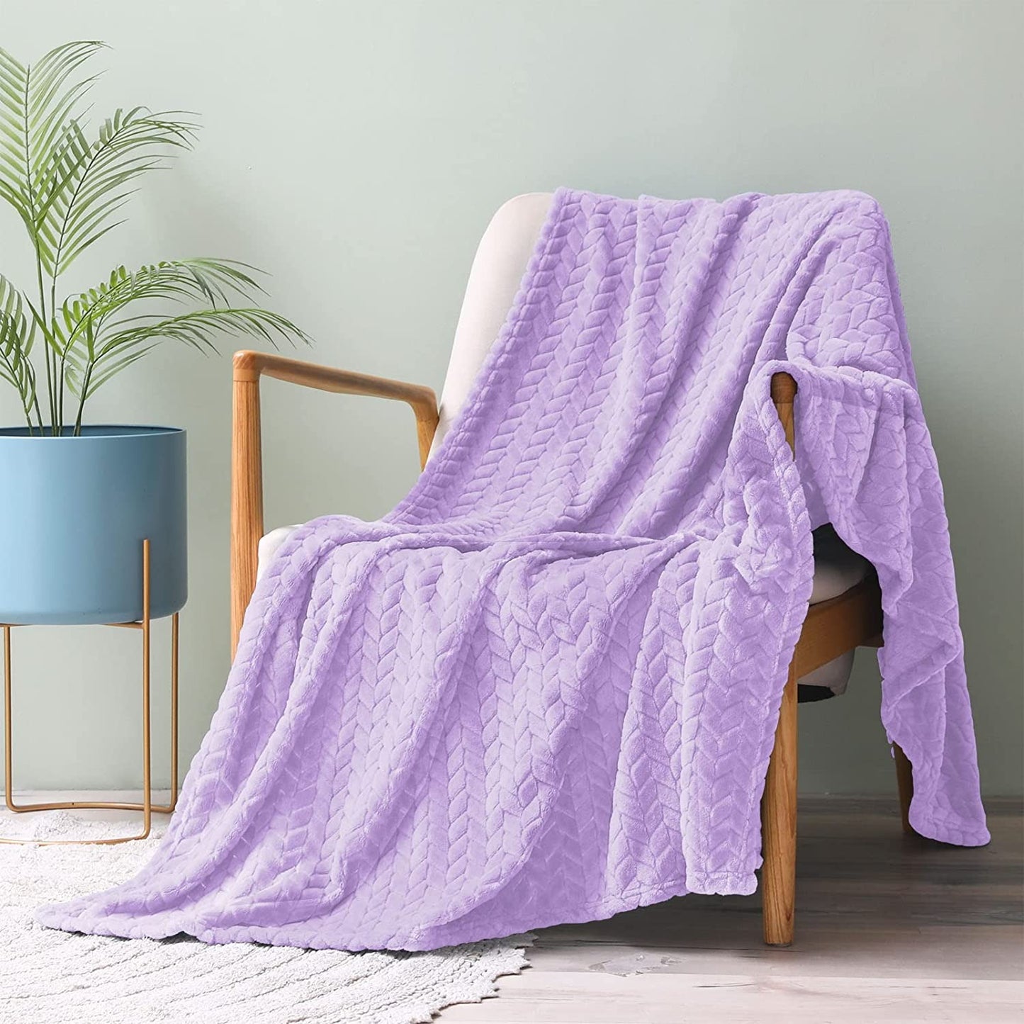 Exclusivo Mezcla Extra Large Flannel Fleece Throw Blanket, 50x70 Inches Leaves Pattern Soft Throw Blanket for Couch, Cozy, Warm, and Lightweight Blanket for Winter, Lilac Purple Blanket