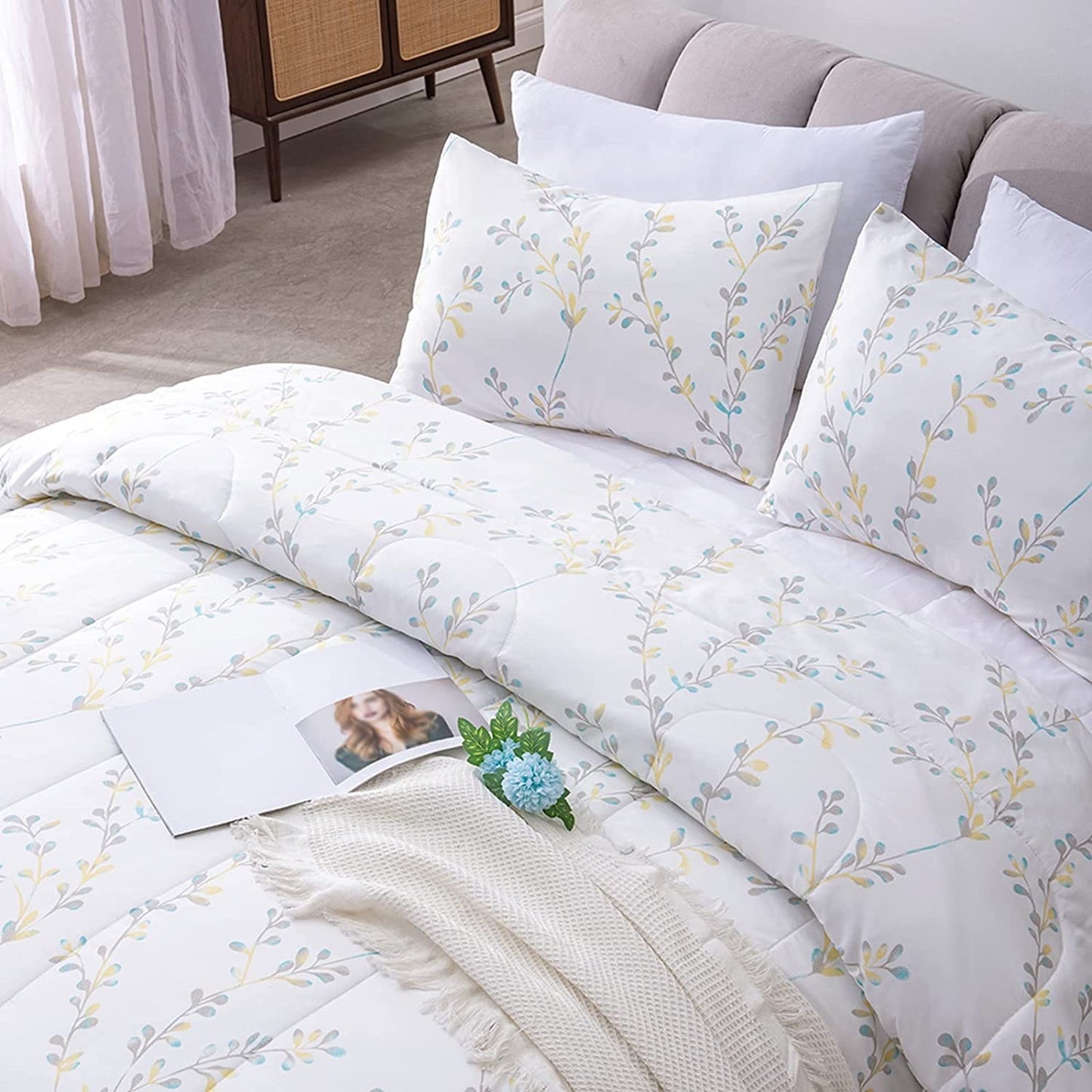Exclusivo Mezcla 3-Piece Floral Queen Comforter Set, Microfiber Bedding Down Alternative Comforter for All Seasons with 2 Pillow Shams, White