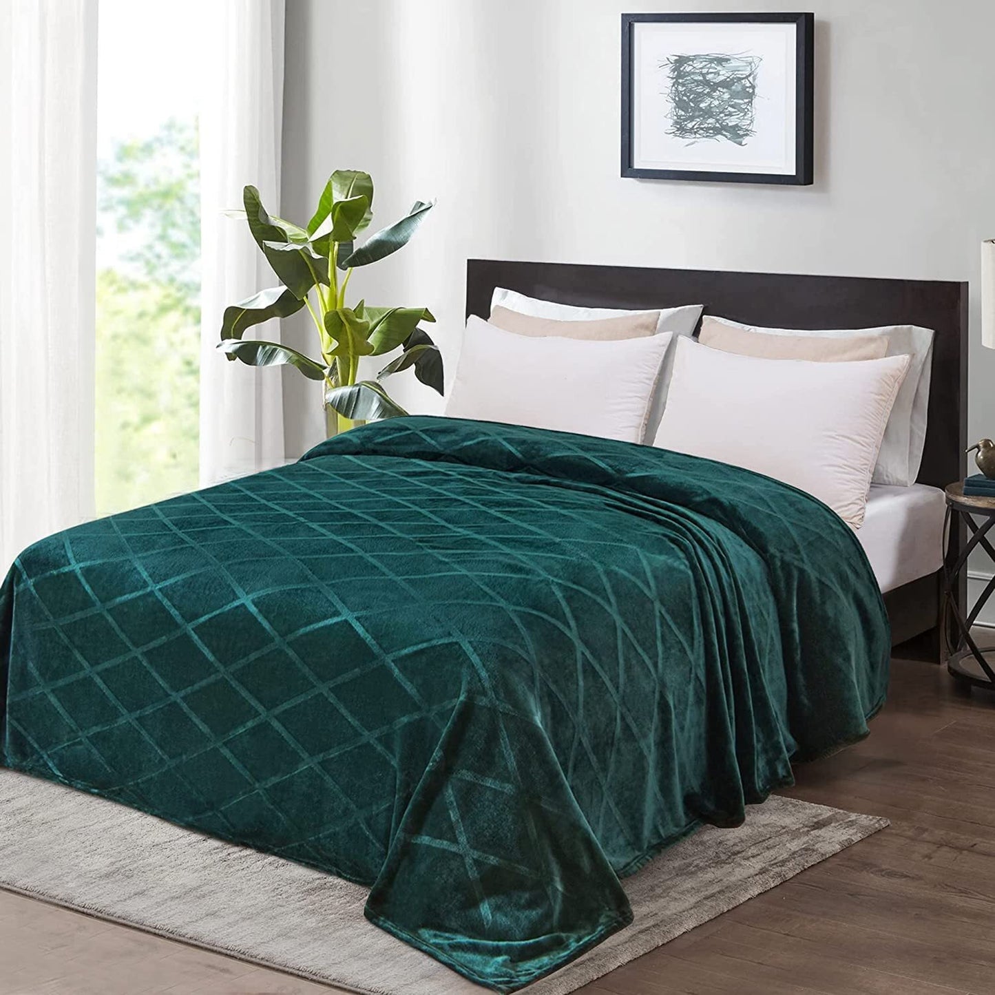 Exclusivo Mezcla King Size Flannel Fleece Blanket, 90x104 Inches Soft Diamond Geometry Pattern Velvet Plush Blanket for Bed, Cozy, Warm, Lightweight and Decorative Forest Green Blanket