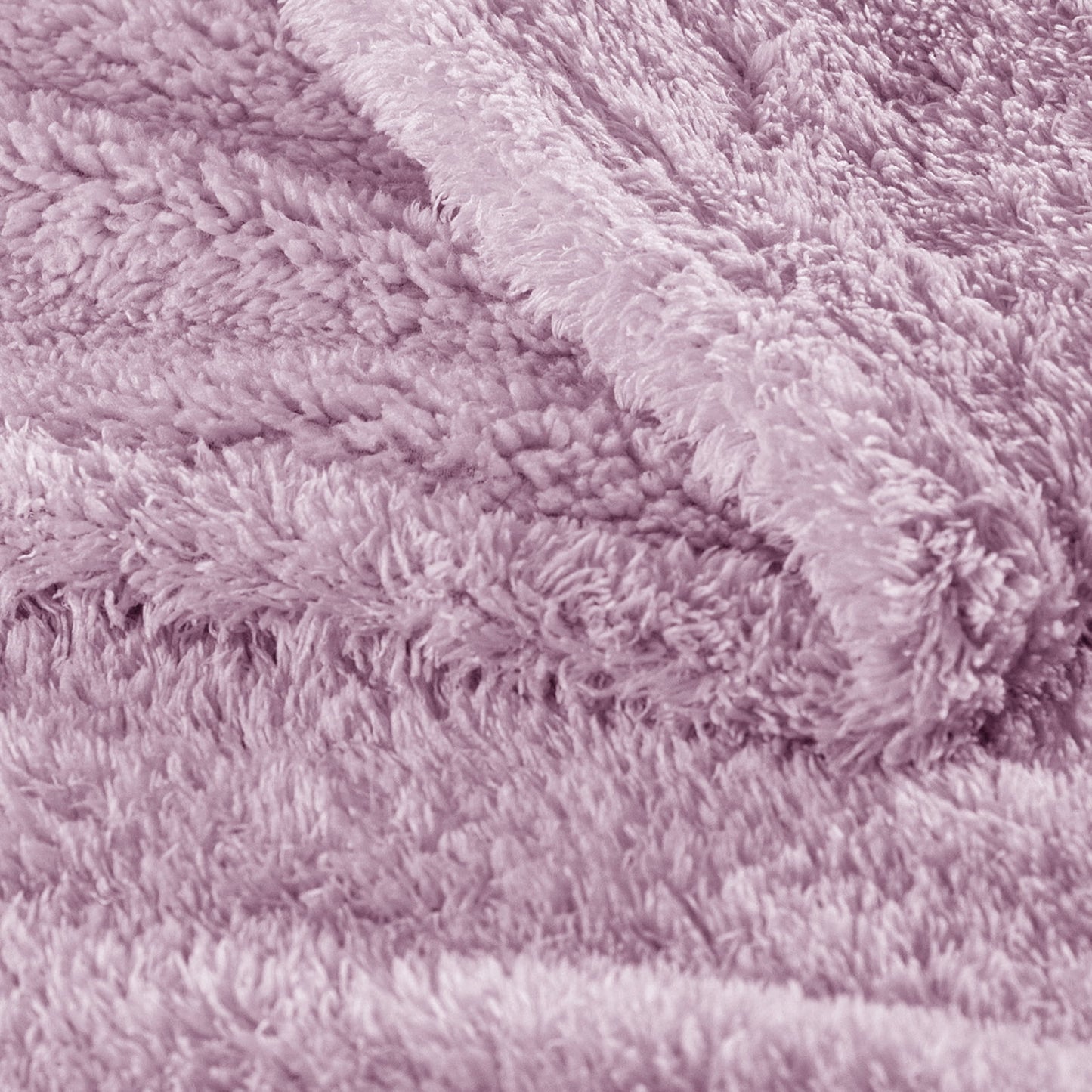 Exclusivo Mezcla Fuzzy Fleece Throw Blanket for Couch Sofa, Lightweight Fluffy Solid Velvet Blanket, Suitable for All Seasons, 50x60 Inches, Light Purple