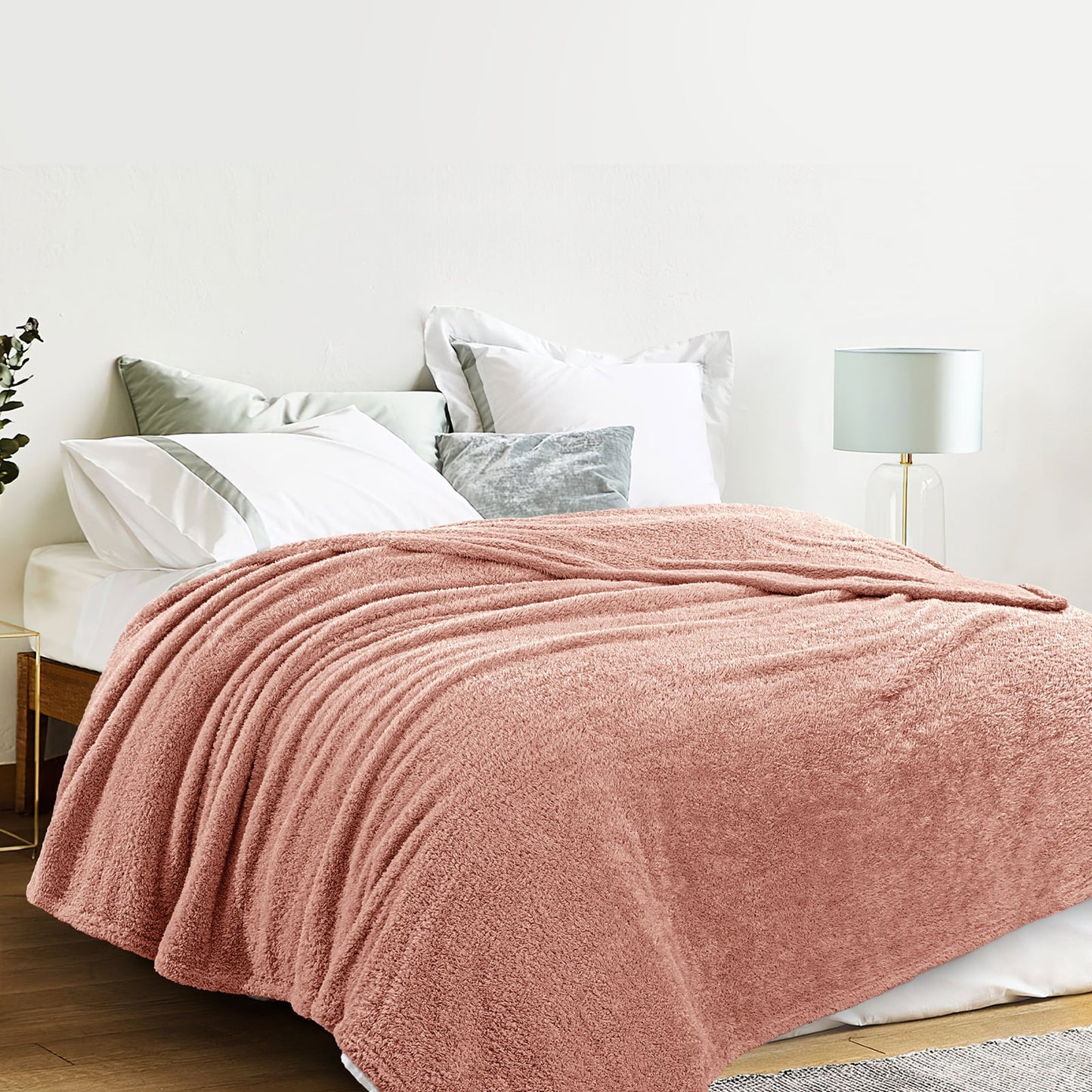 Exclusivo Mezcla Fuzzy Fleece Bed Blanket, Lightweight Fluffy Solid Velvet Blankets Queen Size, Suitable for All Seasons, 90x90 Inches, Dusty Pink