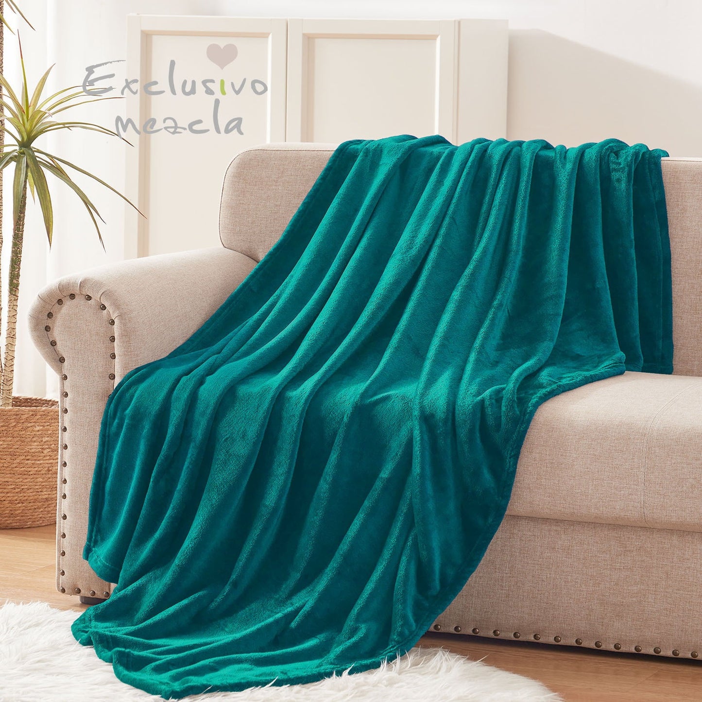 Exclusivo Mezcla Fleece Throw Blanket for Couch/Sofa/Bed,Plush Soft Blankets and Throws,Lightweight and Cozy-50" x 70" (Teal)