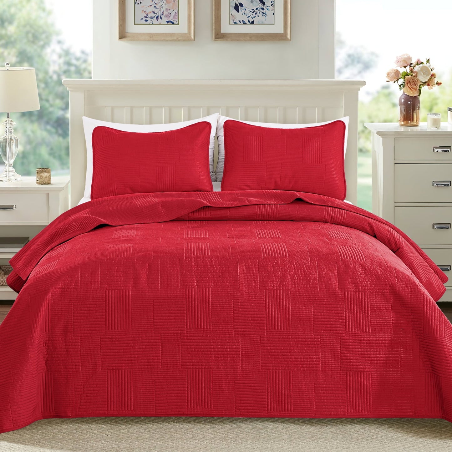 Exclusivo Mezcla King Quilt Set, Soft and Lightweight Bedspreads Coverlet with Striped Pattern, Bedding Sets with 2 Pillow Shams, Reversible Bed Cover for All Seasons, 96x104 Inches,Red Grid