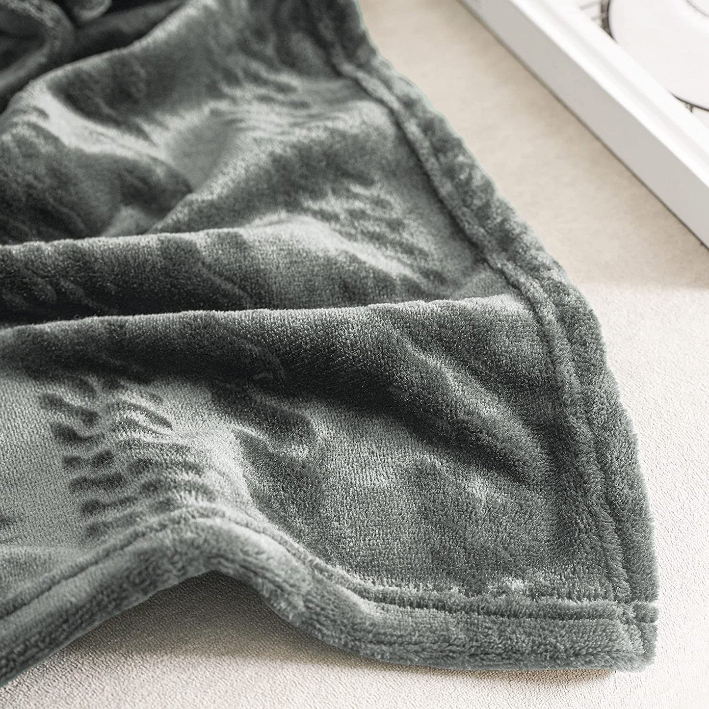 Exclusivo Mezcla Soft Throw Blanket, Large Fuzzy Fleece Blanket, Decorative Geometry Pattern Plush Throw Blanket for Couch/Sofa/Bed, 50x60 Inches, Dark Grey