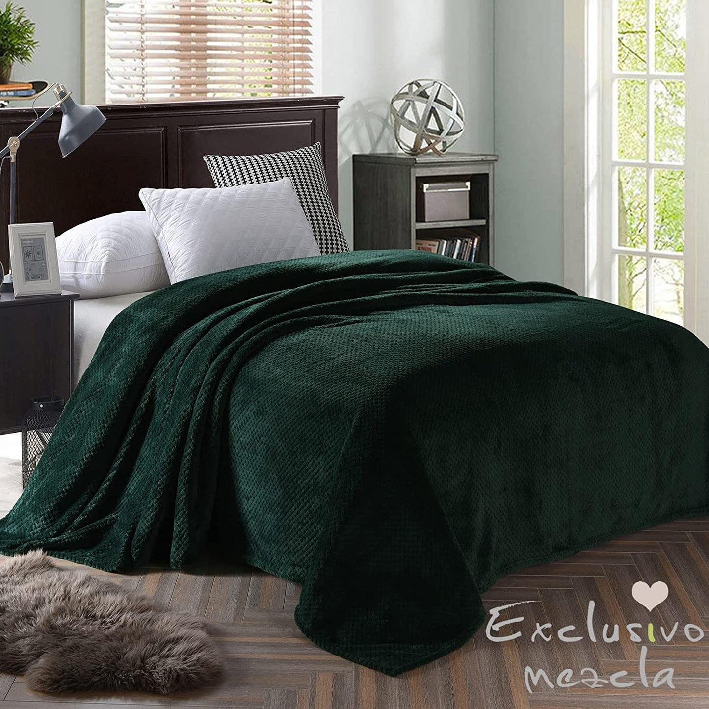 Exclusivo Mezcla Waffle Textured Soft Fleece Blanket, King Size Bed Blanket, Cozy Warm and Lightweight (Forest Green, 90x104 inches)
