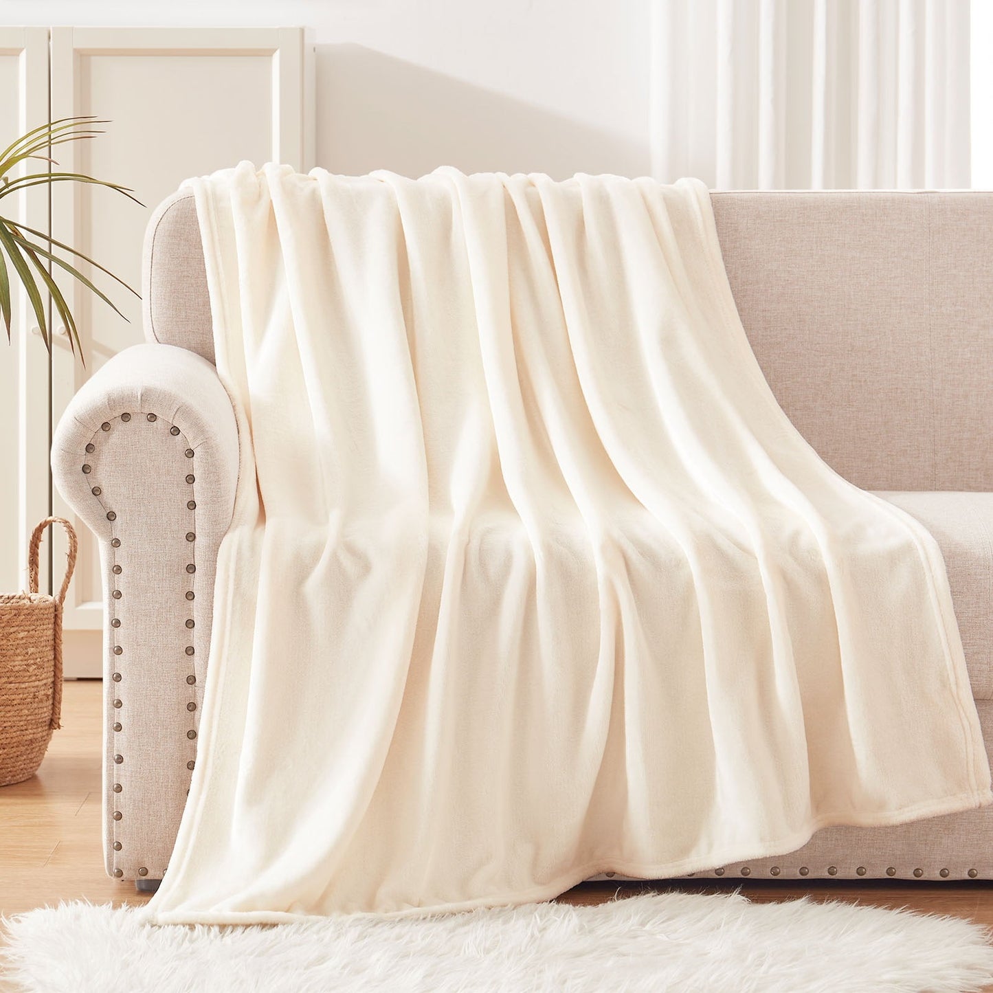Exclusivo Mezcla Fleece Throw Blanket for Couch/Sofa/Bed,Plush Soft Blankets and Throws,Lightweight and Cozy-50" x 60" ( Ivory )