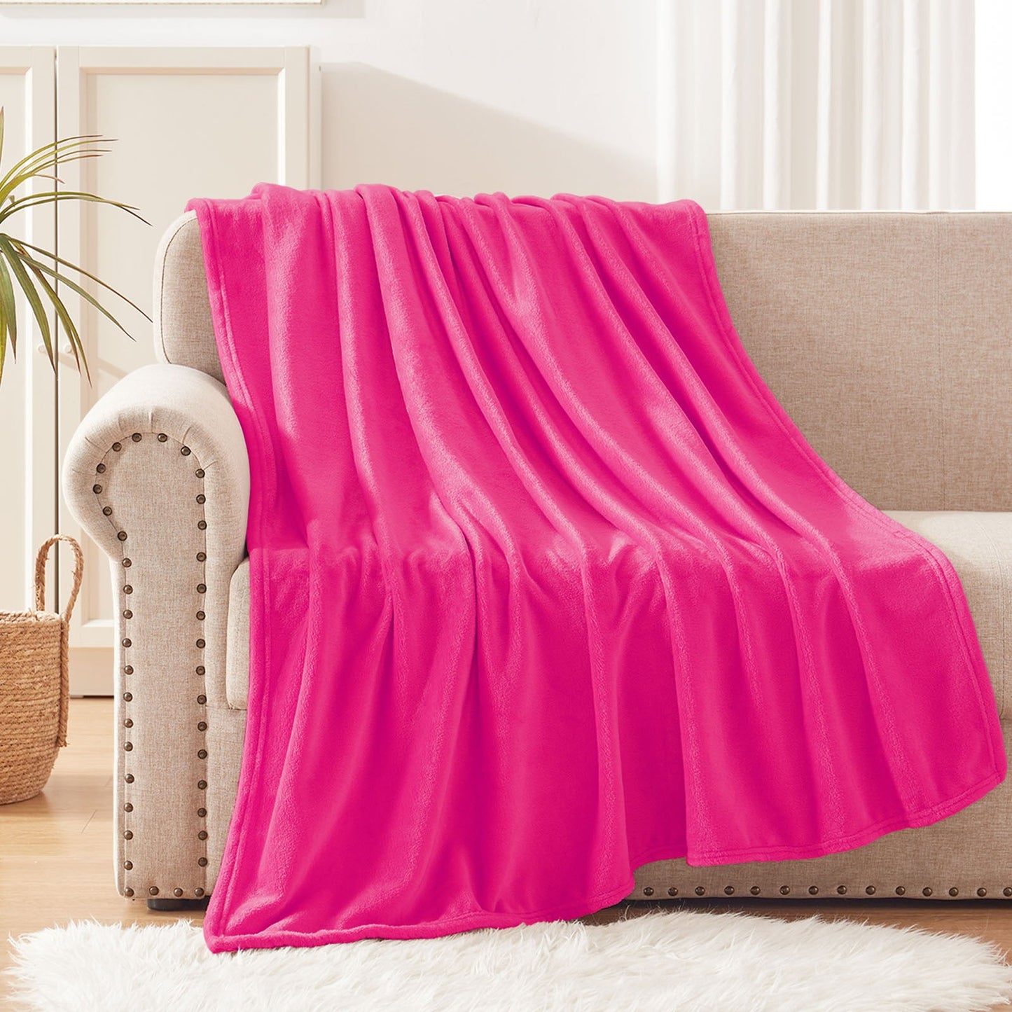 Exclusivo Mezcla Fleece Throw Blanket for Couch/Sofa/Bed,Plush Soft Blankets and Throws,Lightweight and Cozy-50" x 60" (Fuchsia)