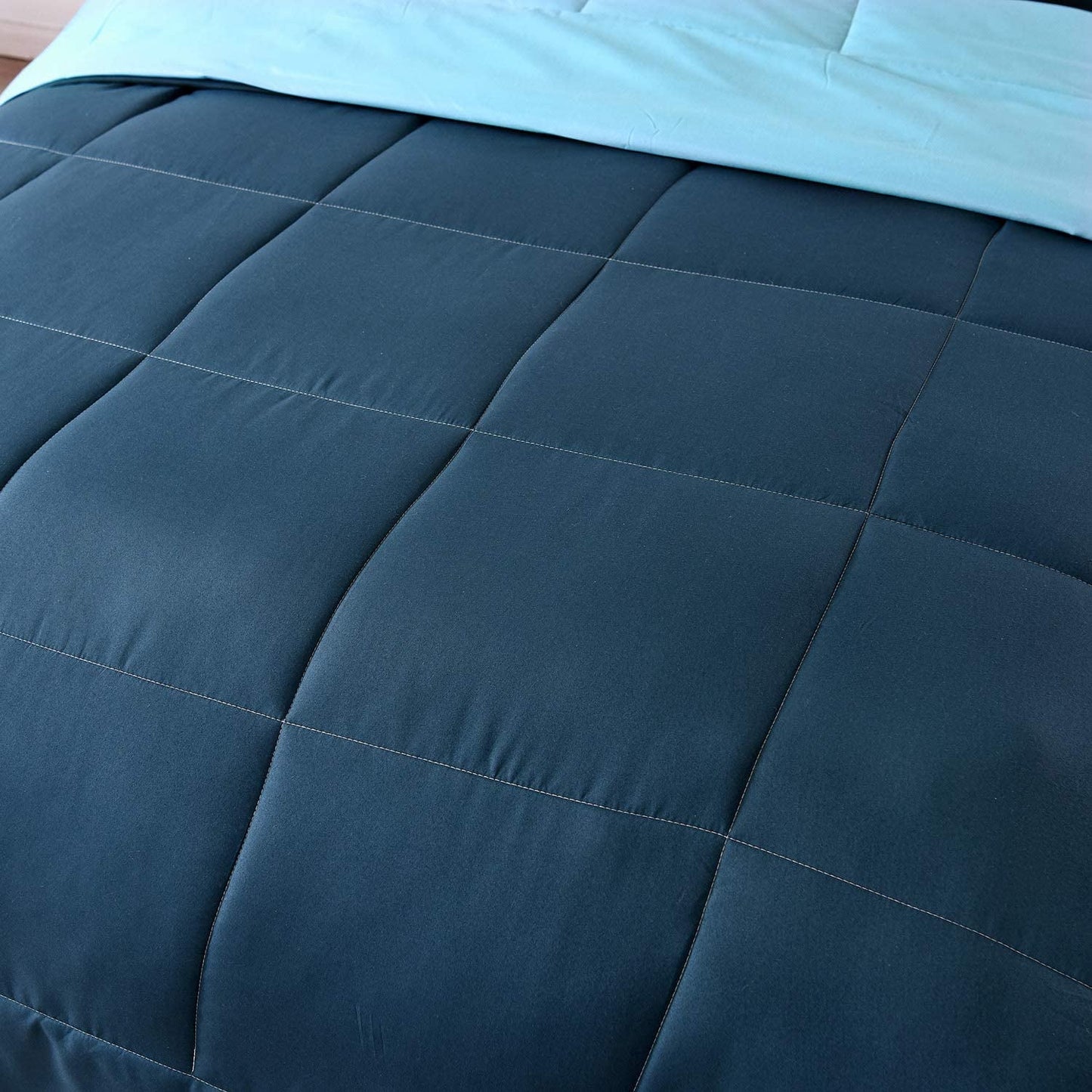 Exclusivo Mezcla Lightweight Reversible 2-Piece Comforter Set All Seasons, Down Alternative Comforter with 1 Pillow Sham, Twin Size, Navy/ Blue