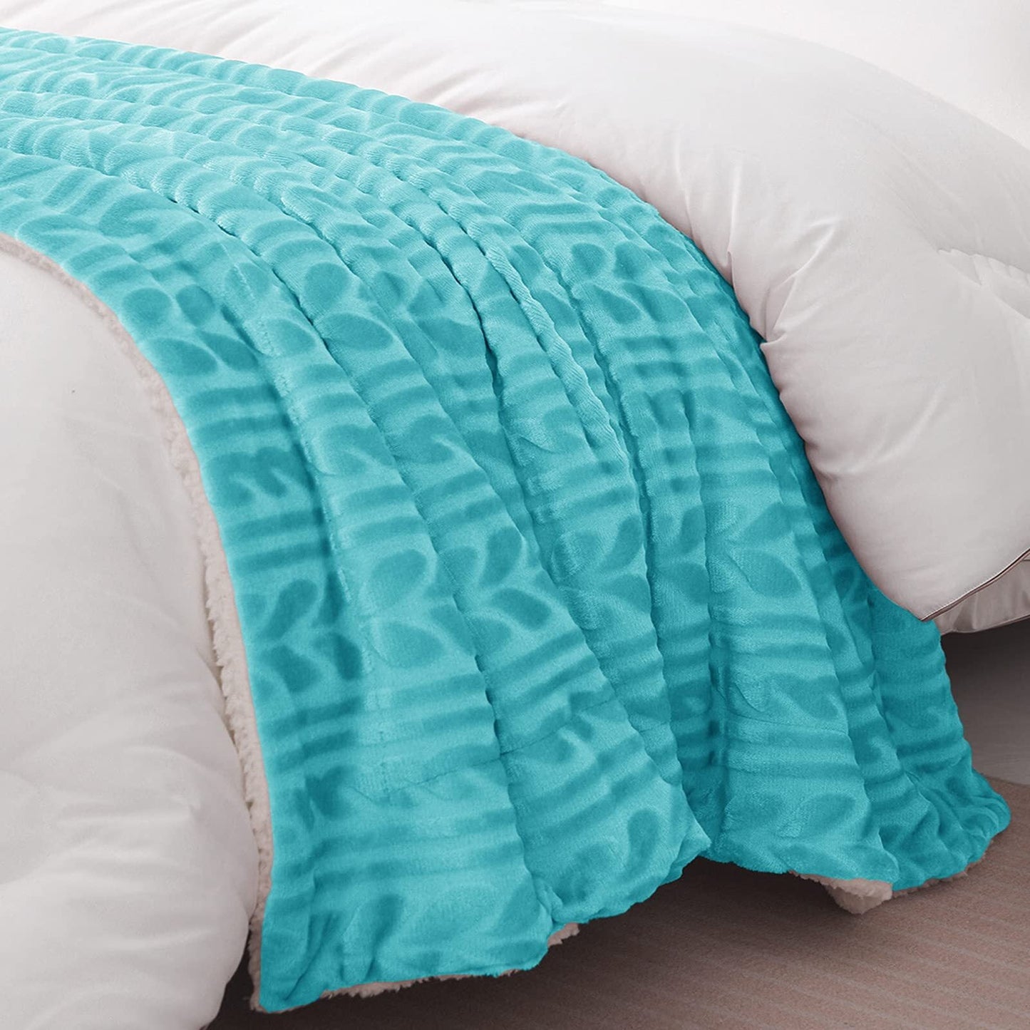 Exclusivo Mezcla 50"x70" Sherpa Fleece Throw Blanket, Reversible Velvet Plush Blankets and Soft Throws for Couch, Sofa, Bed, Super Cozy Thick and Warm, Aqua Blue