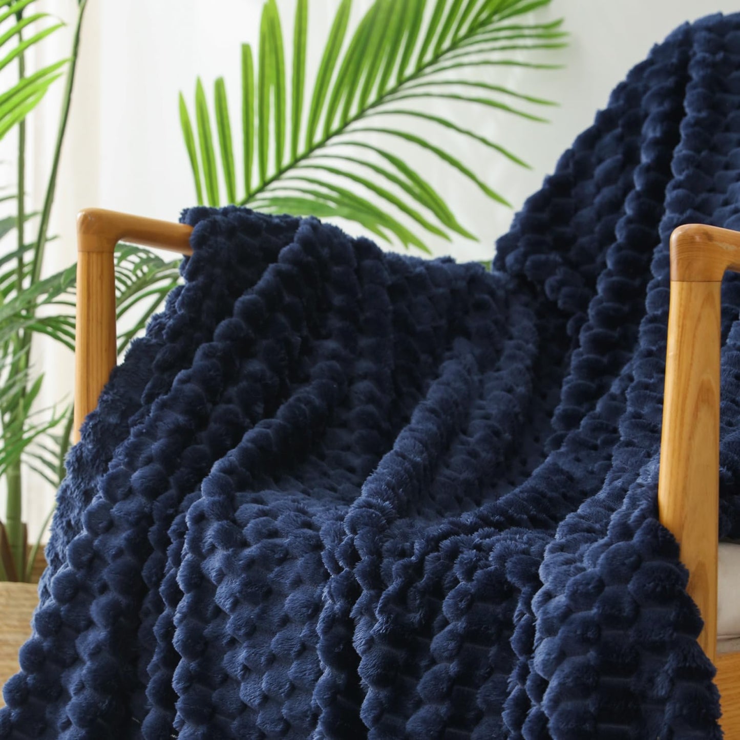Exclusivo Mezcla Fleece California King Blanket for Bed, Oversized Fuzzy Navy Blue Bed Blankets, Soft Cozy Plush Sofa Throws for All Seasons, 120x120 Inches