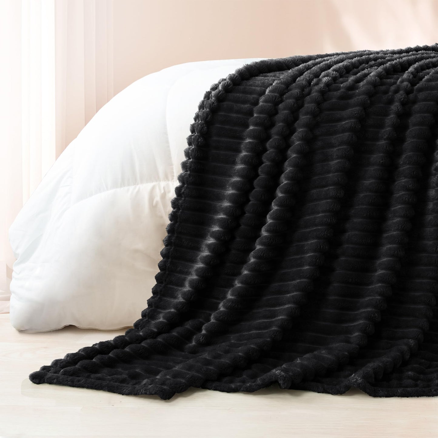 Exclusivo Mezcla California King Size Flannel Fleece Blanket, Super Soft Striped Jacquard Bed Oversized Blanket, Lightweight Fuzzy Cozy for All Seasons, 120x120 Inches, Black