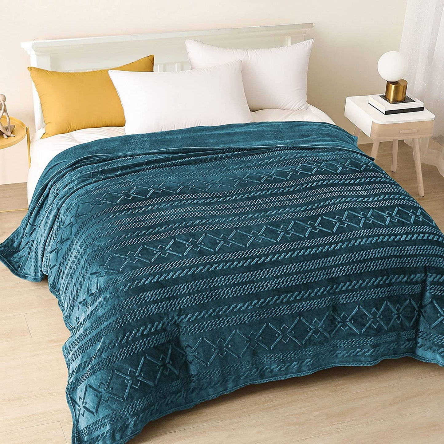 Exclusivo Mezcla Twin Size Soft Bed Blanket, Warm Fuzzy Luxury Bed Blankets, Decorative Geometry Pattern Plush Throw Blanket for Bed, 90"x66", Teal