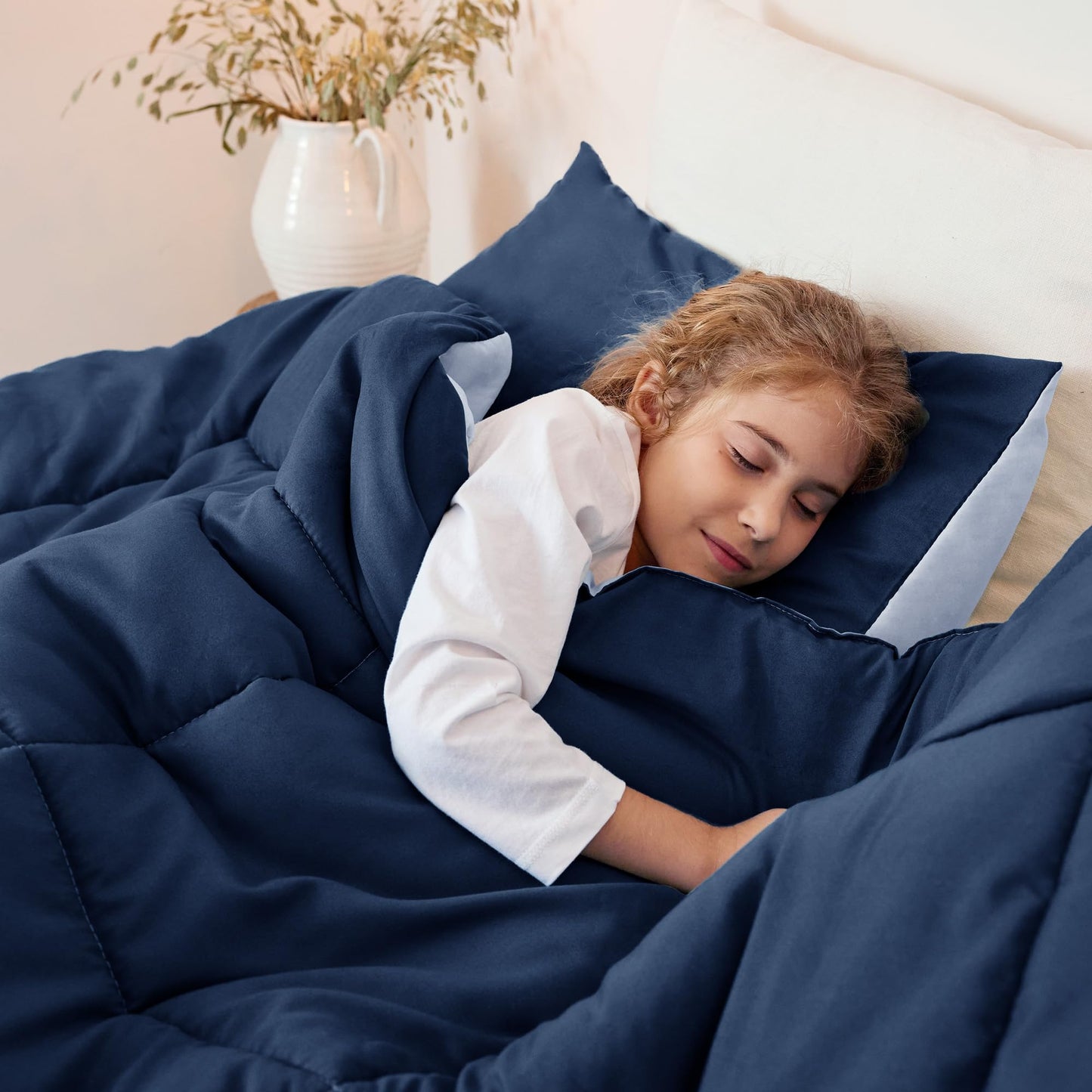 Exclusivo Mezcla Lightweight Reversible 3-Piece Comforter Set All Seasons, Down Alternative Comforter with 2 Pillow Shams, Full Size, Navy/ Blue
