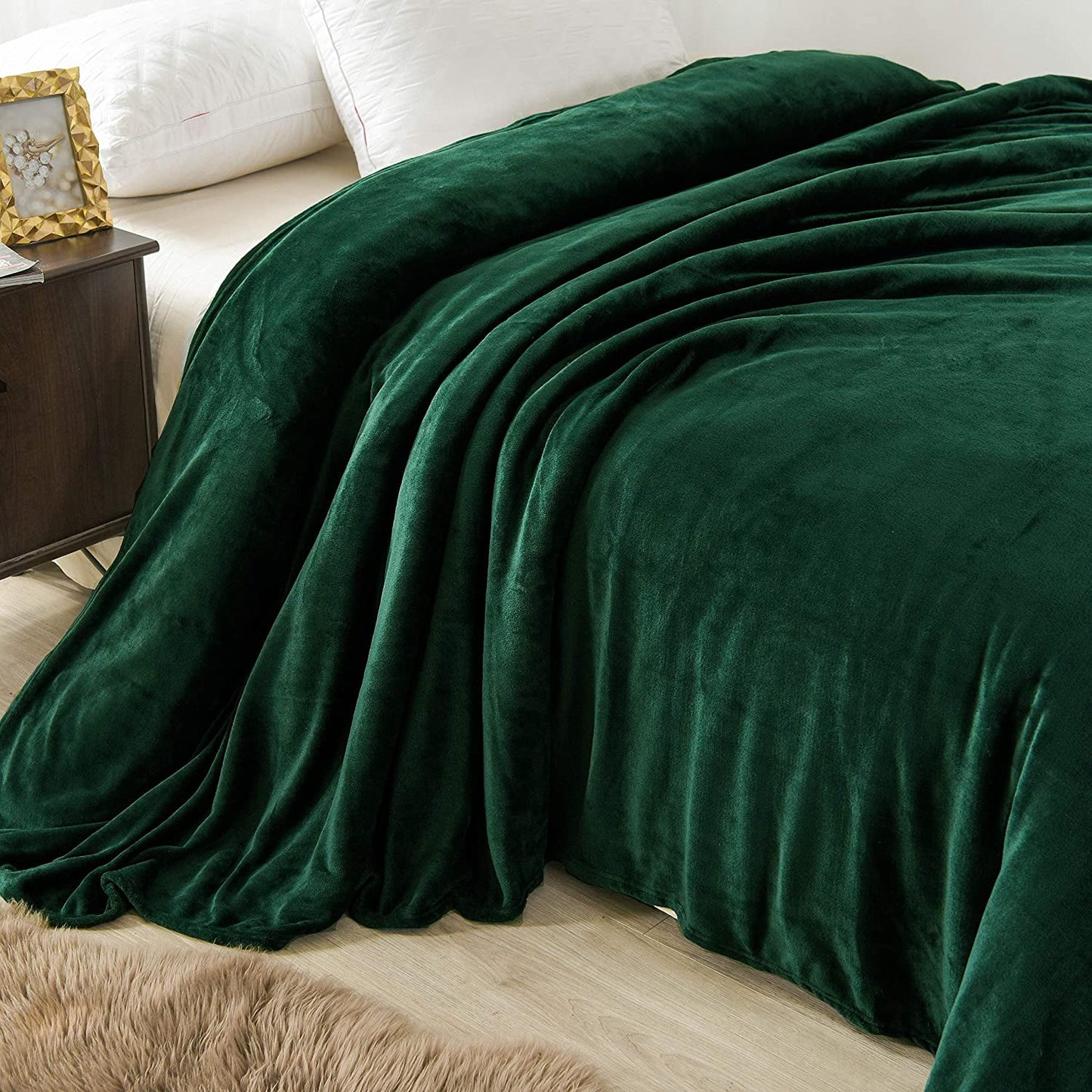 Exclusivo Mezcla Queen Size Velvet Flannel Fleece Plush Queen Size Bed Blanket as Bedspread/Coverlet/Bed Cover (90" x 90", Forest Green) - Soft, Lightweight, Warm and Cozy