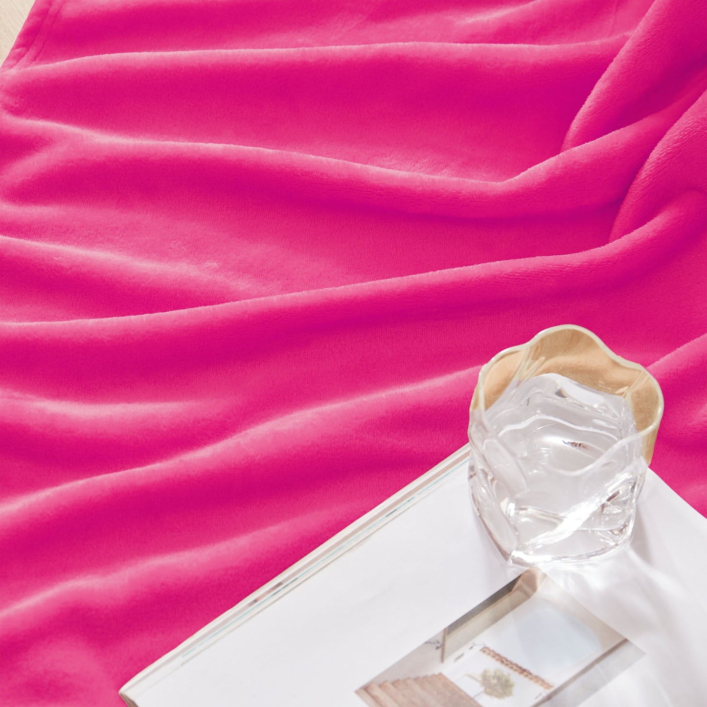 Exclusivo Mezcla Fleece Throw Blanket for Couch/Sofa/Bed,Plush Soft Blankets and Throws,Lightweight and Cozy-50" x 60" (Fuchsia)