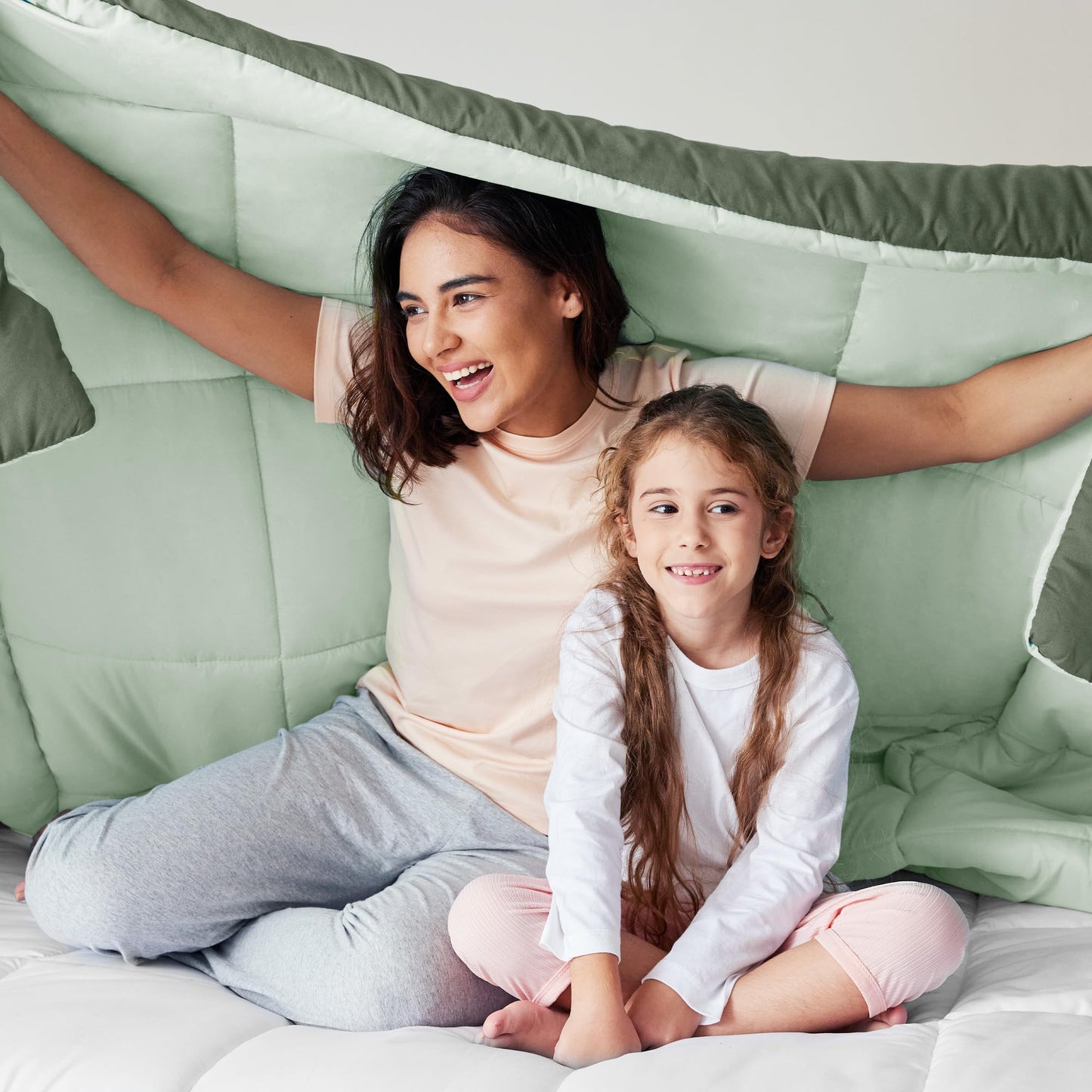 Exclusivo Mezcla Lightweight Reversible 3-Piece Comforter Set All Seasons, Down Alternative Comforter with 2 Pillow Shams, Full Size, Emerald/Mint