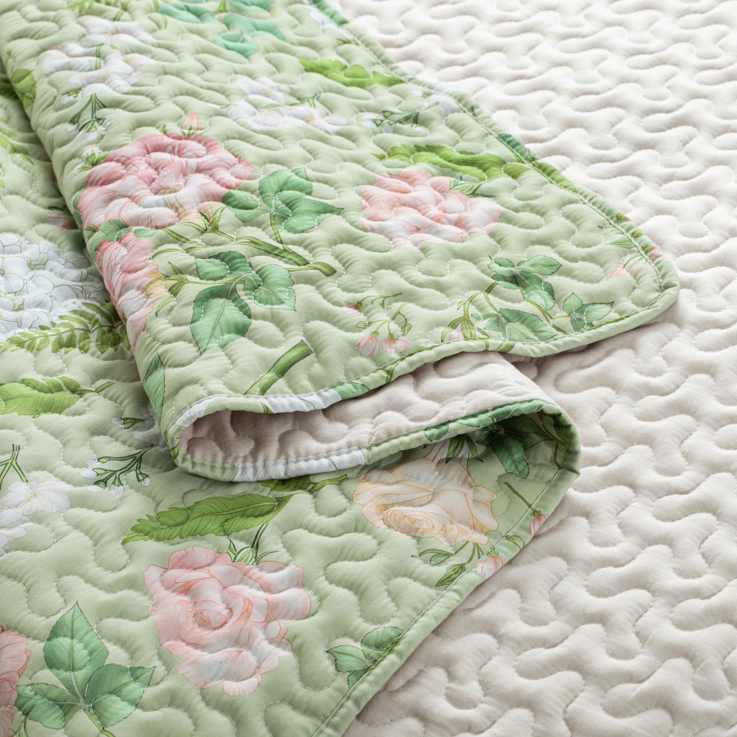 Exclusivo Mezcla Floral California King Size Quilt Bedding Set, Green Cal King Quilt with Blooming Garden Pattern, Reversible Lightweight Bedspreads Coverlets Bed Cover for All Seasons (112"x104")
